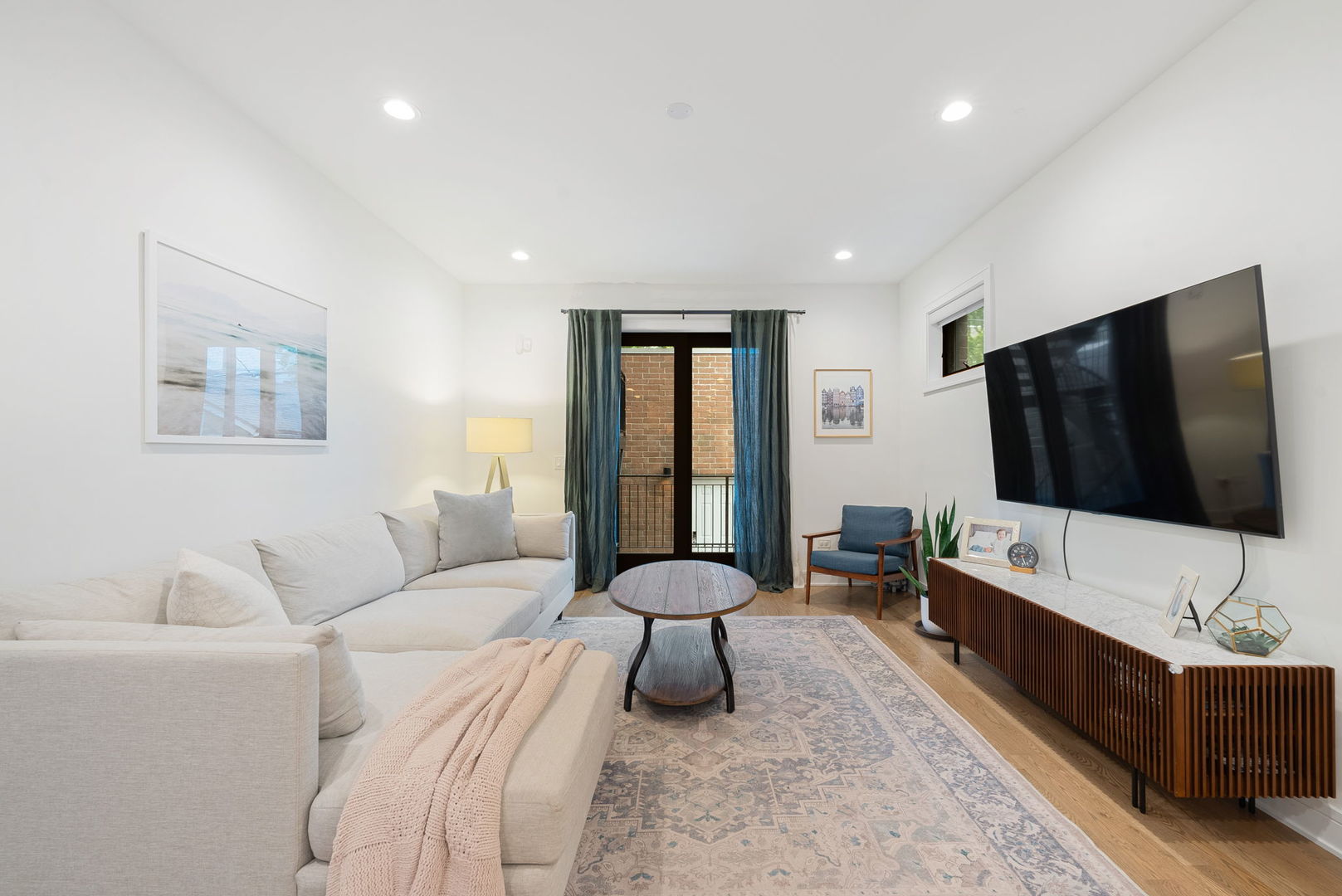 832 W Altgeld Street Unit: 1
