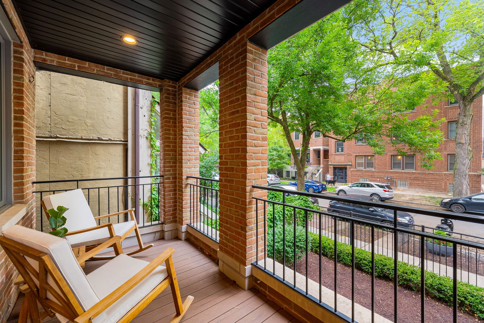 832 W Altgeld Street Unit: 1