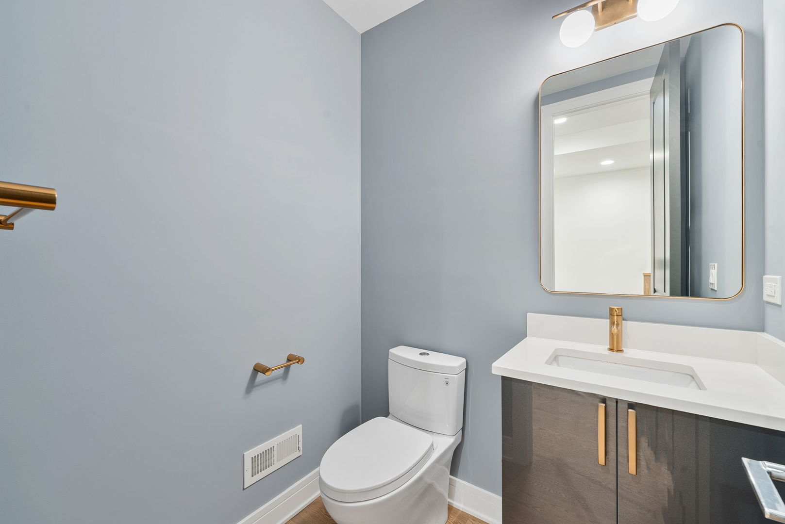 832 W Altgeld Street Unit: 1