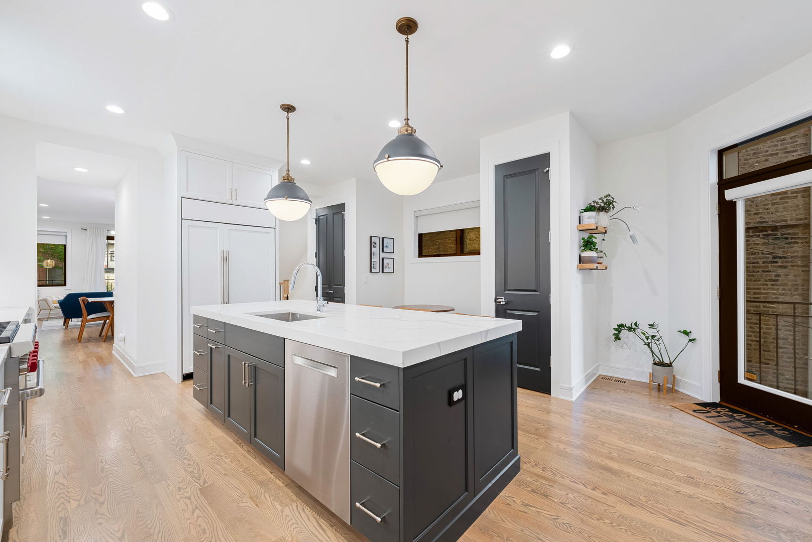 832 W Altgeld Street Unit: 1
