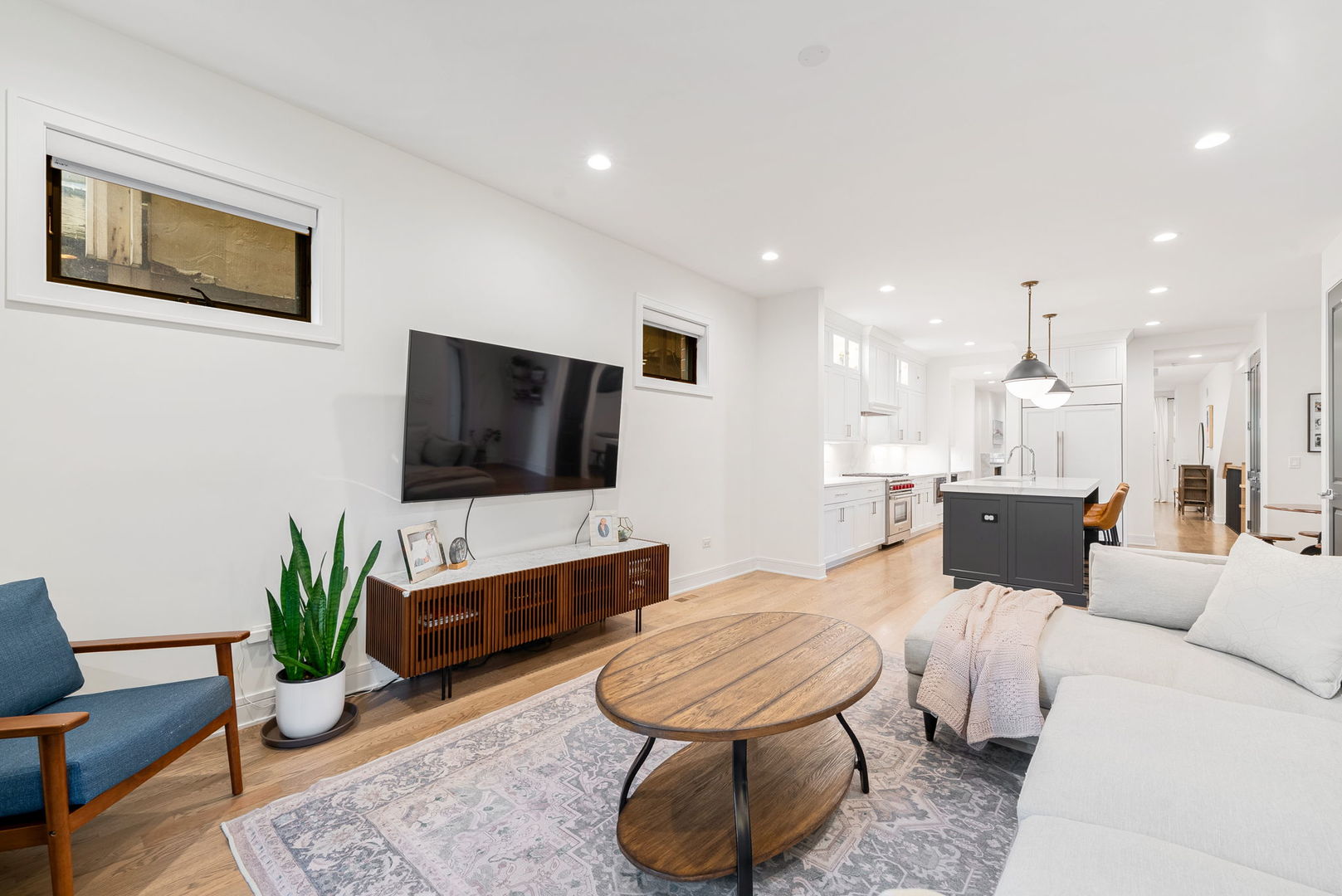 832 W Altgeld Street Unit: 1