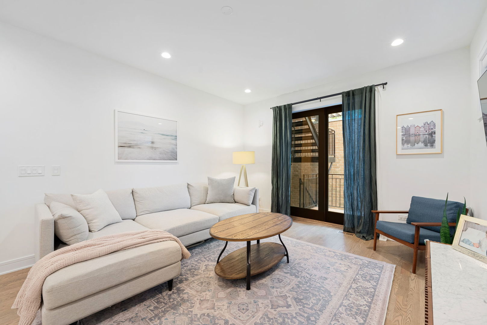 832 W Altgeld Street Unit: 1