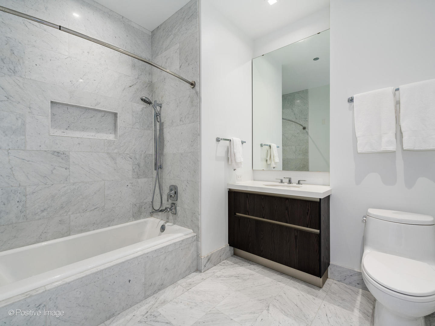 363 E Wacker Drive Unit: 4208