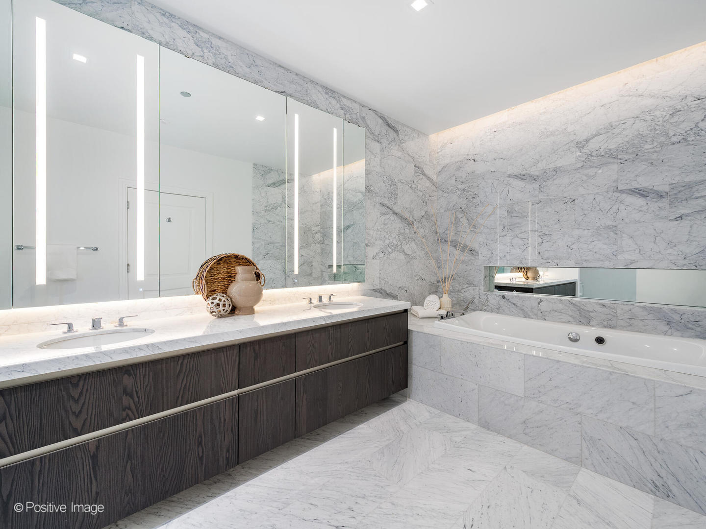 363 E Wacker Drive Unit: 4208
