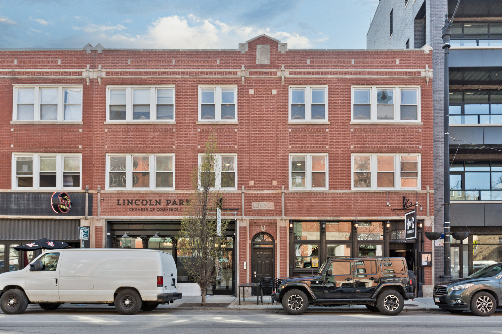 2464 N Lincoln Avenue Unit: 2S