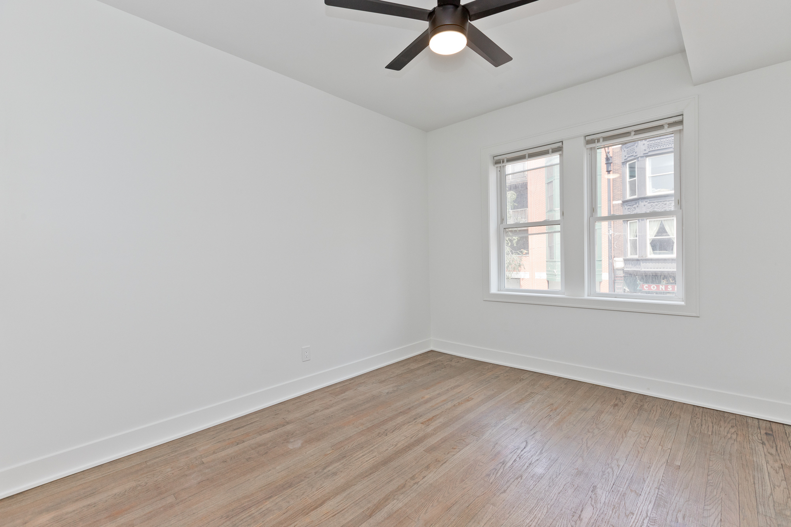 2464 N Lincoln Avenue Unit: 2S