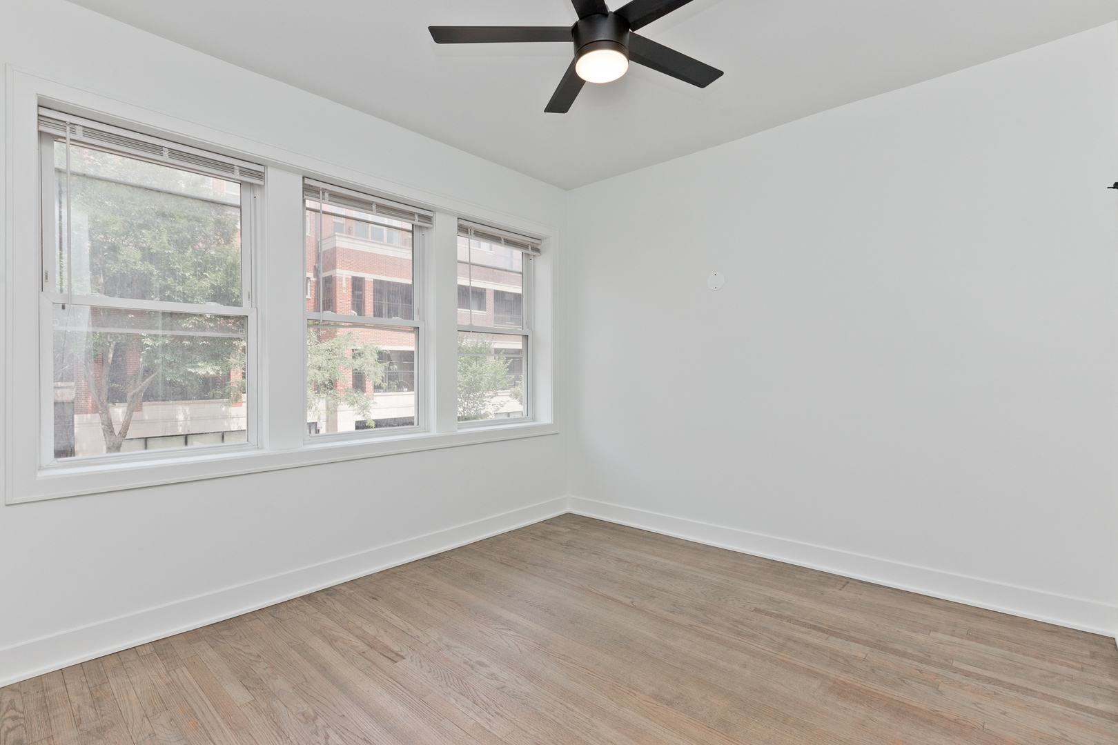 2464 N Lincoln Avenue Unit: 2S