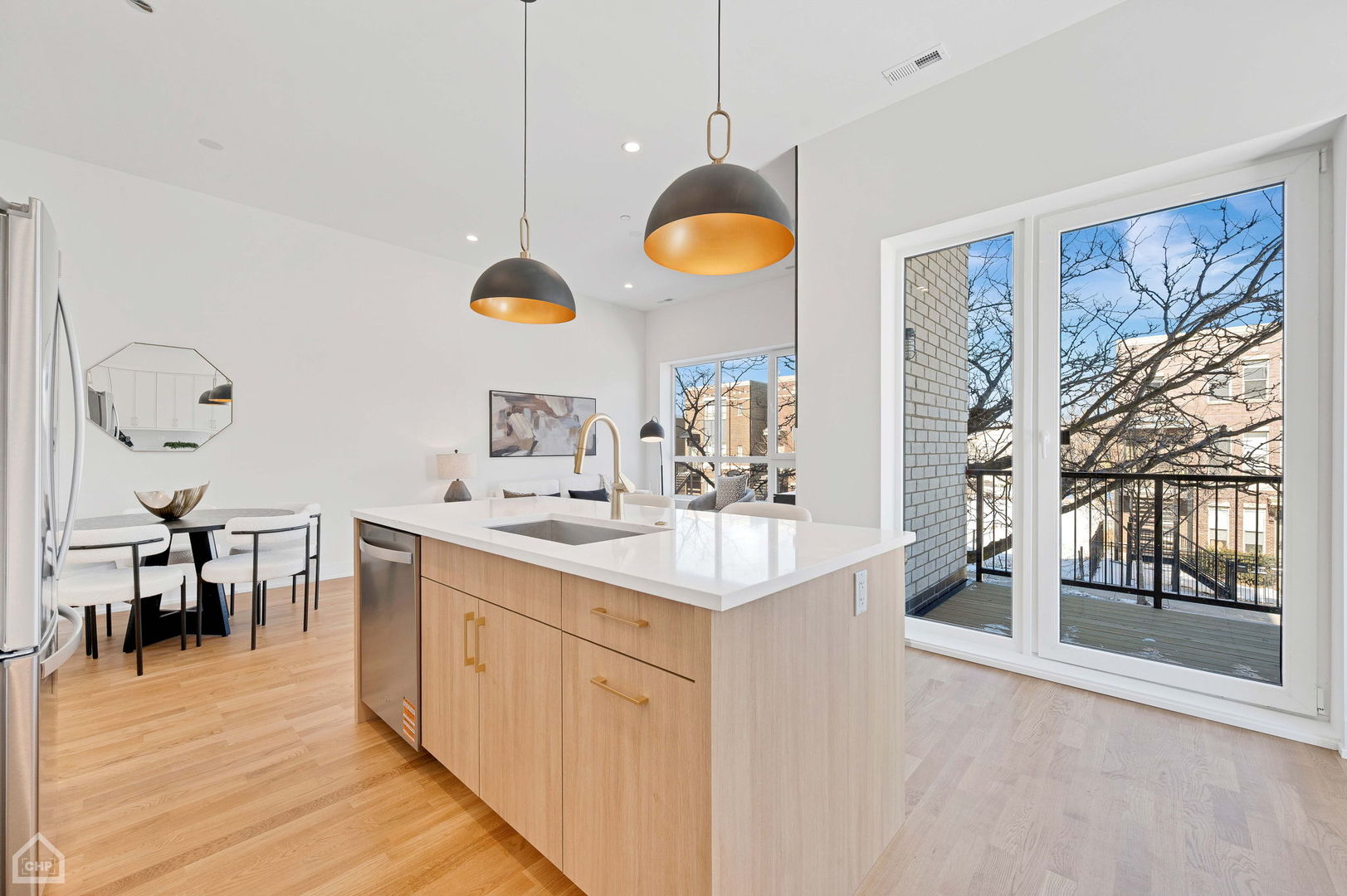 2127 W Madison Street Unit: 403