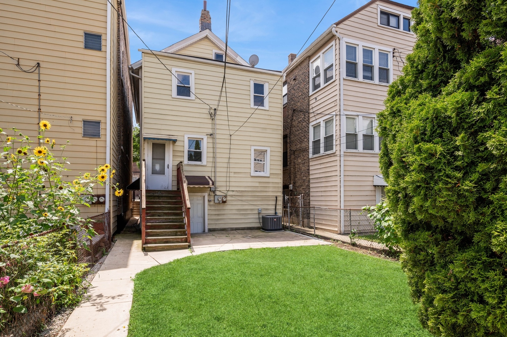 2124 W 24TH Street