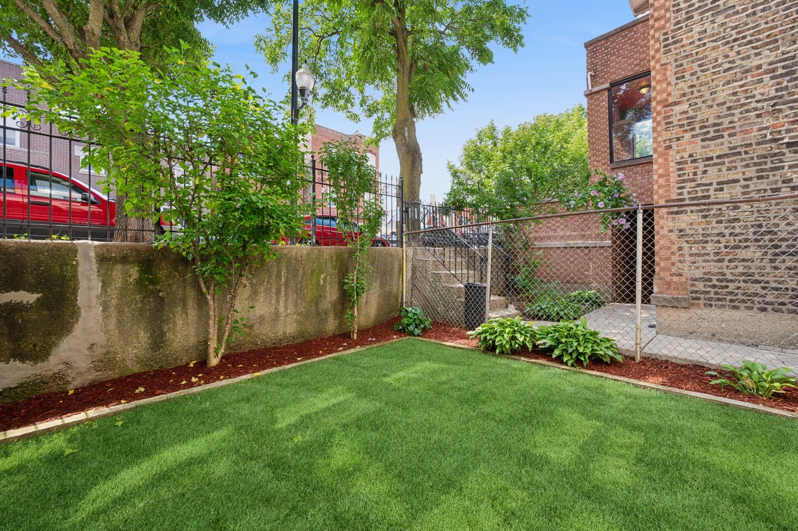 2124 W 24TH Street