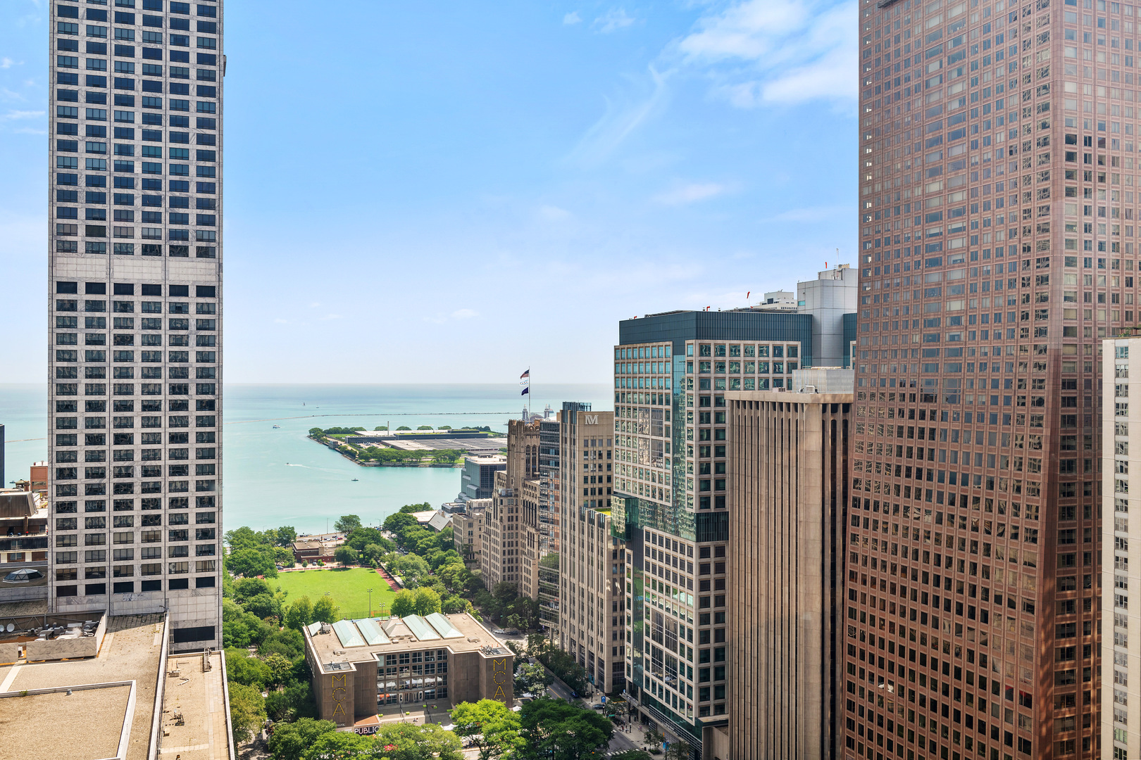 111 E Chestnut Street Unit: 39K