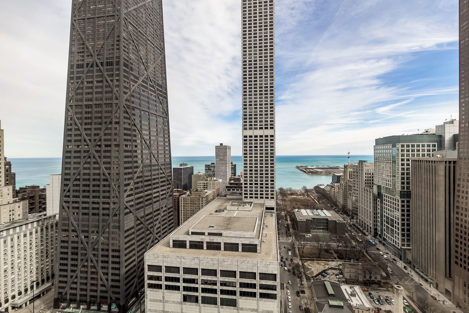 111 E Chestnut Street Unit: 39K