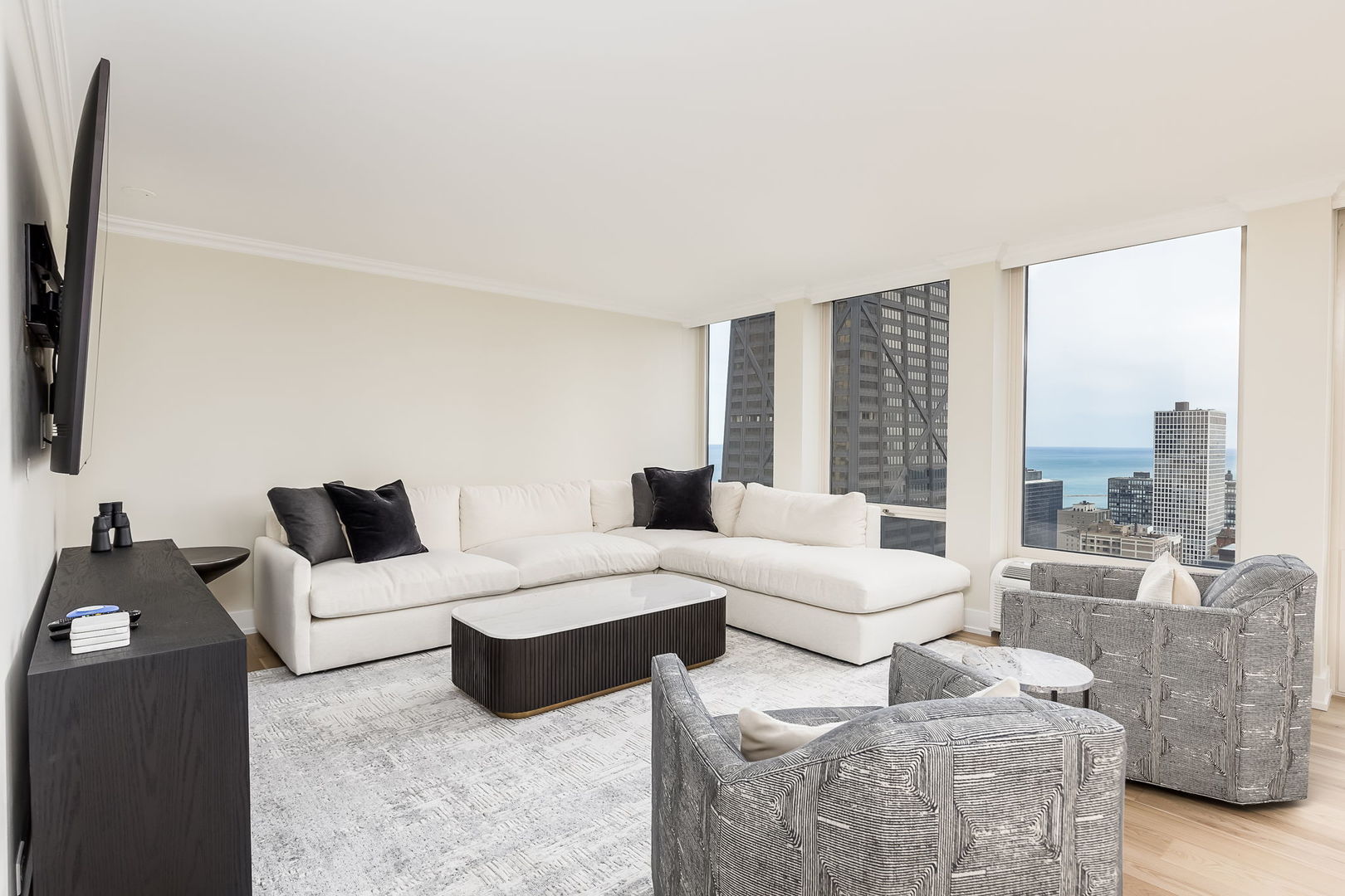 111 E Chestnut Street Unit: 39K