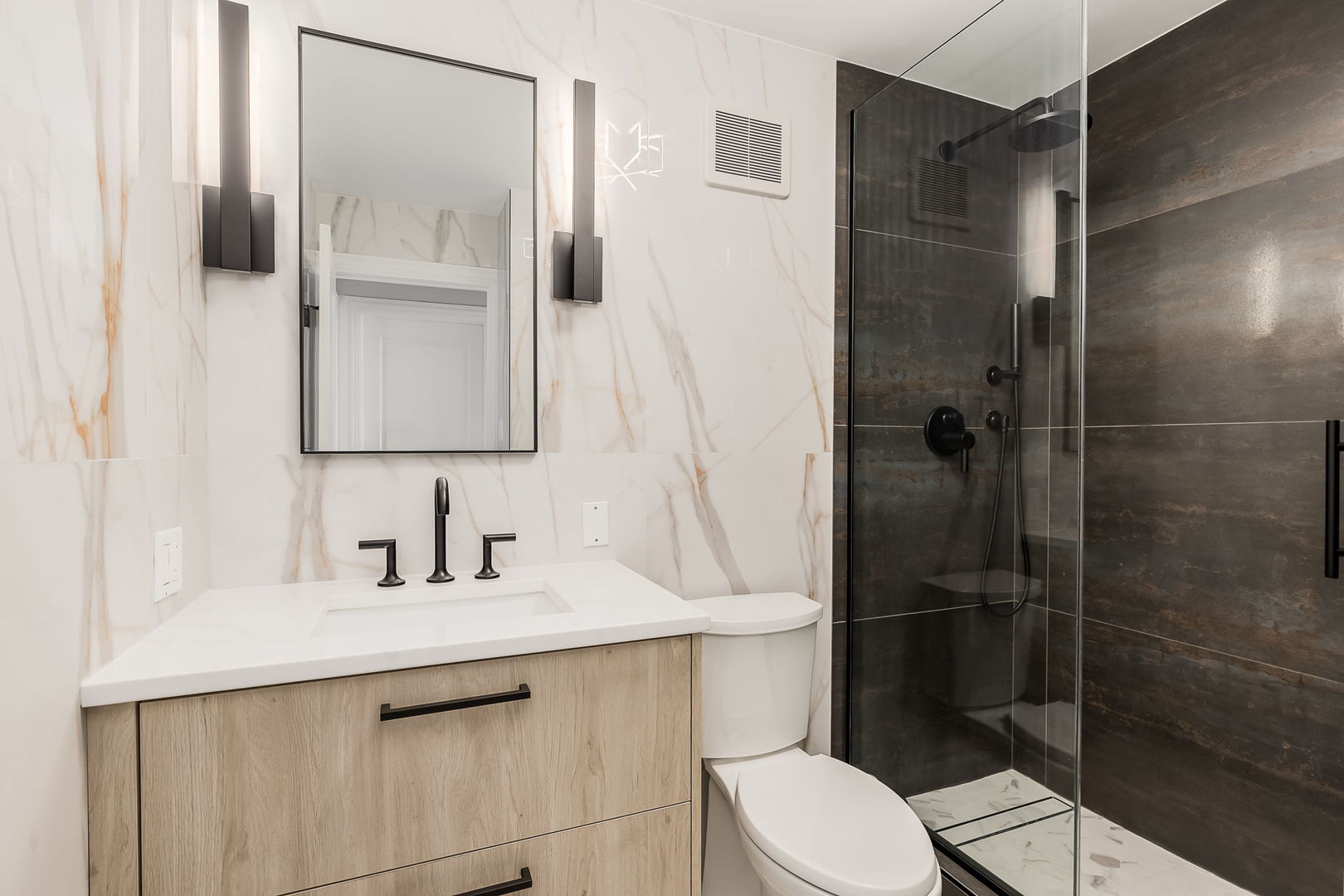 111 E Chestnut Street Unit: 39K