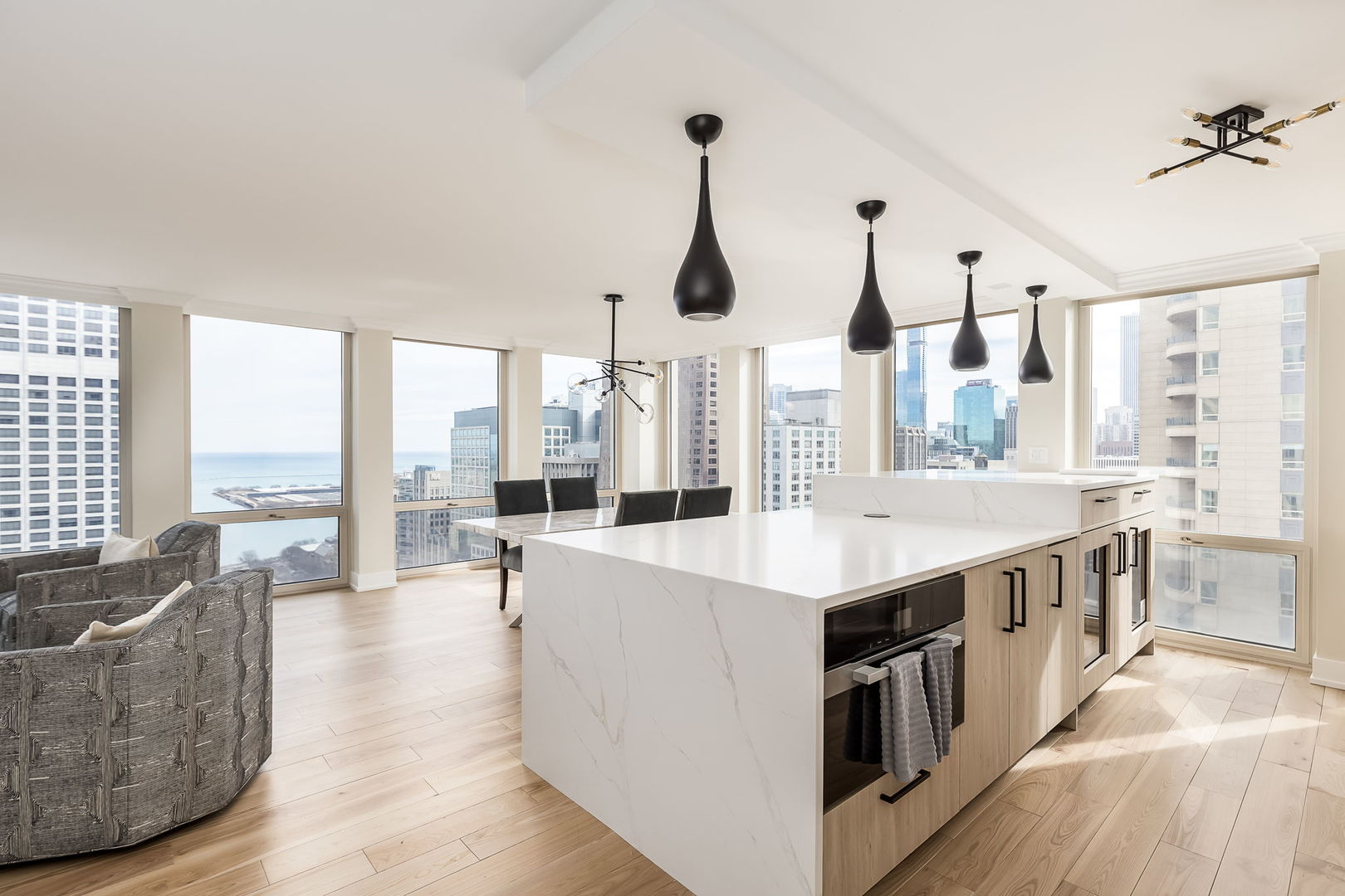 111 E Chestnut Street Unit: 39K