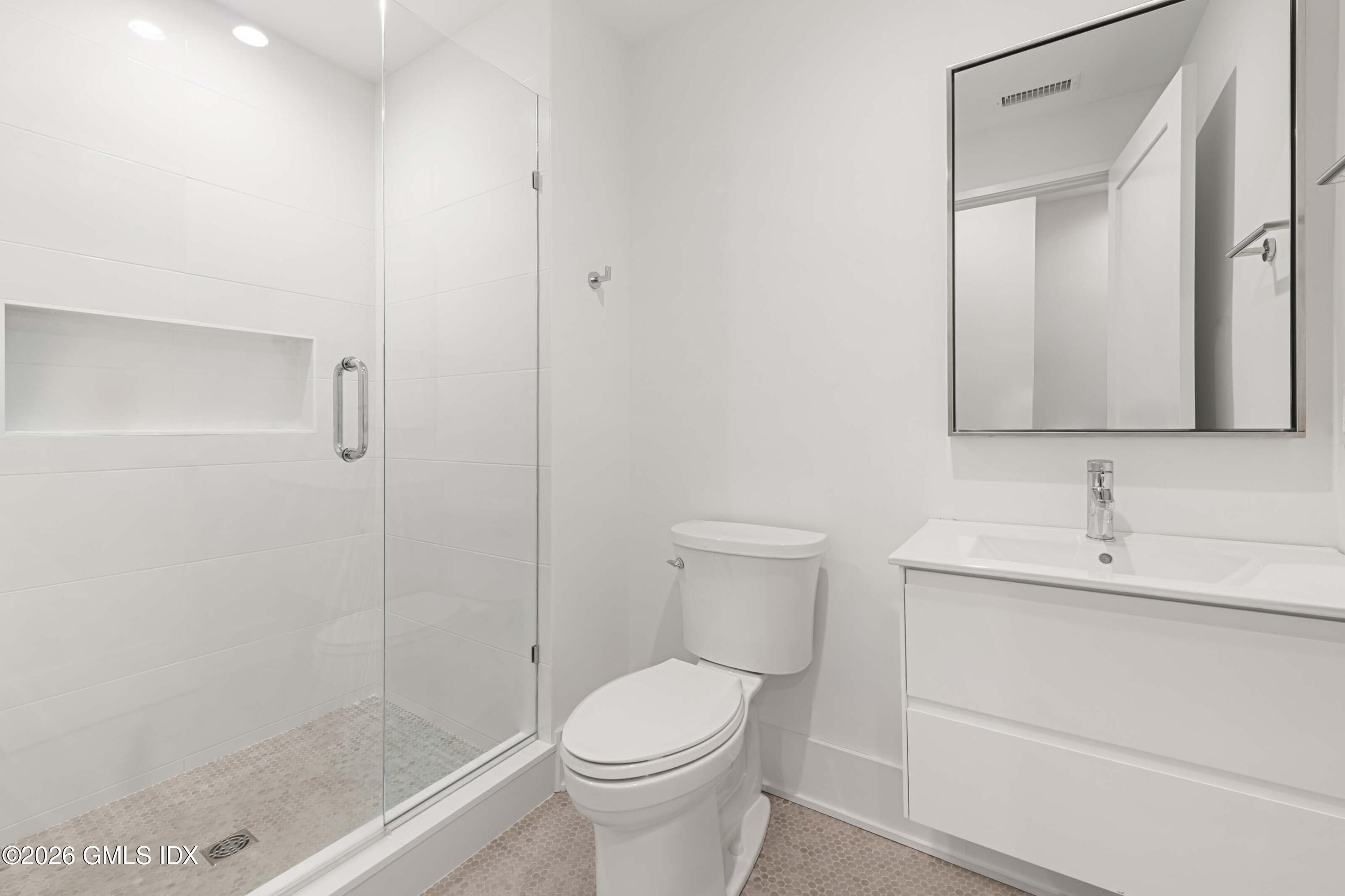 40 Richmondville Avenue