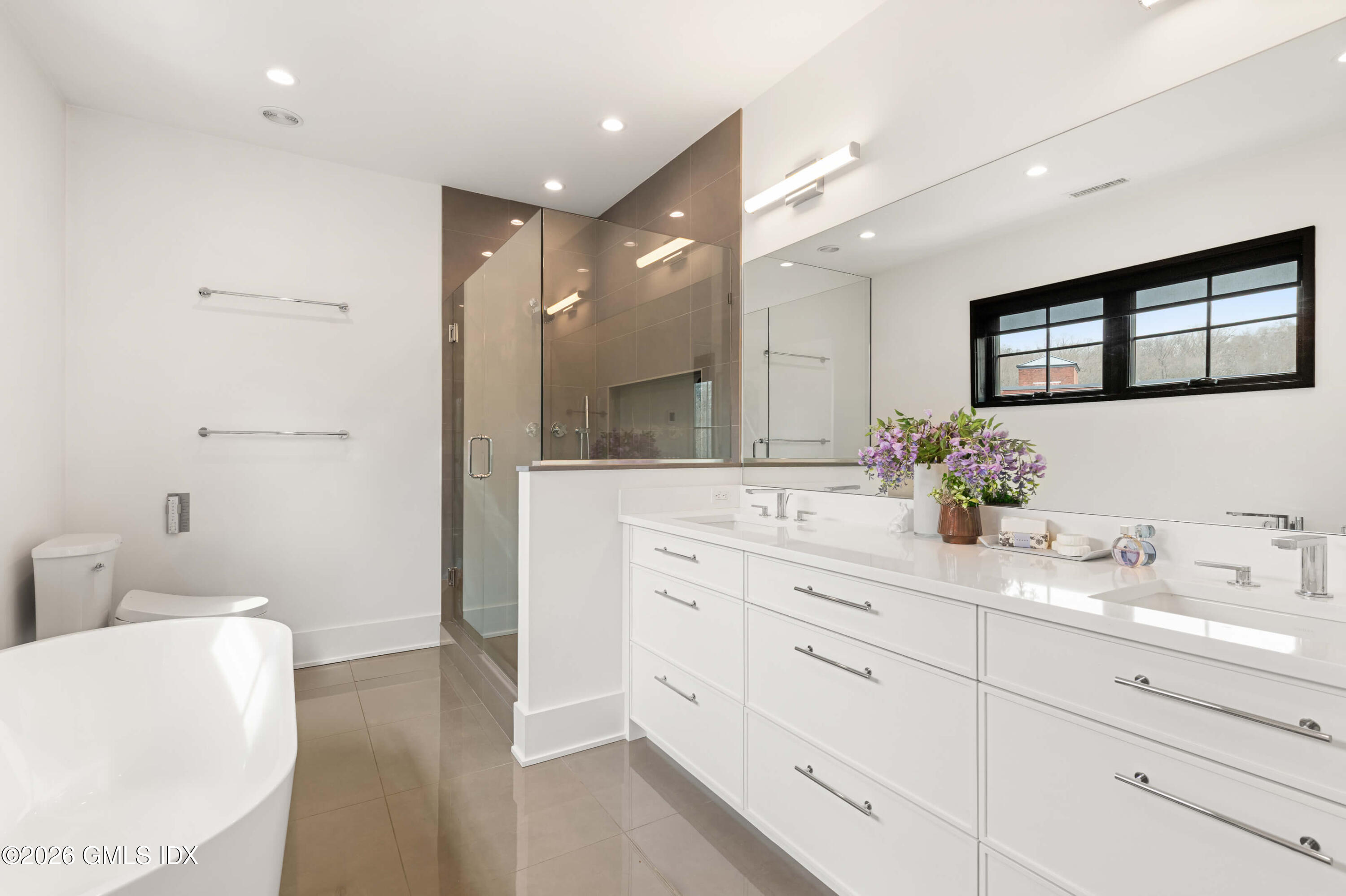 40 Richmondville Avenue