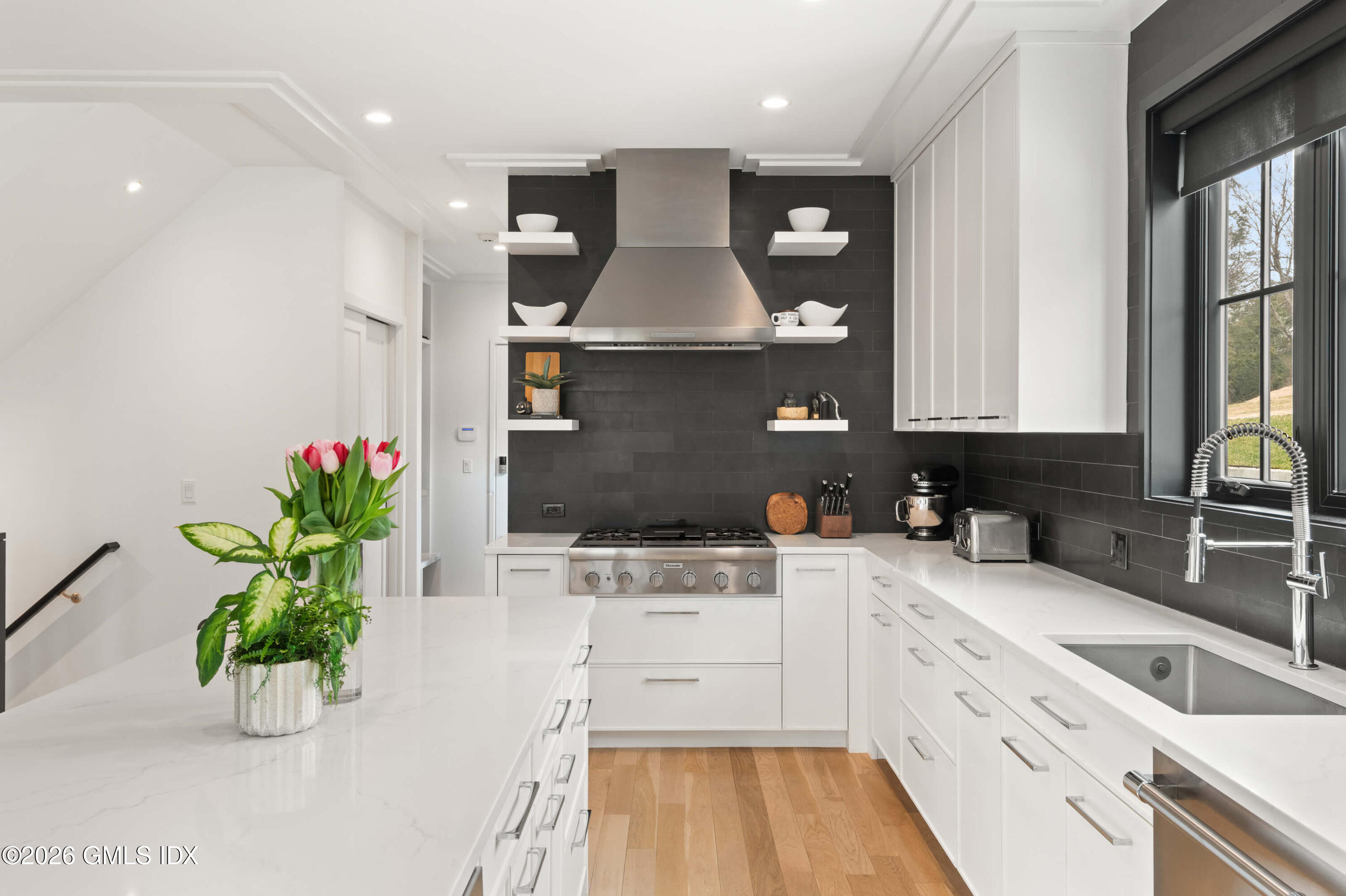 40 Richmondville Avenue