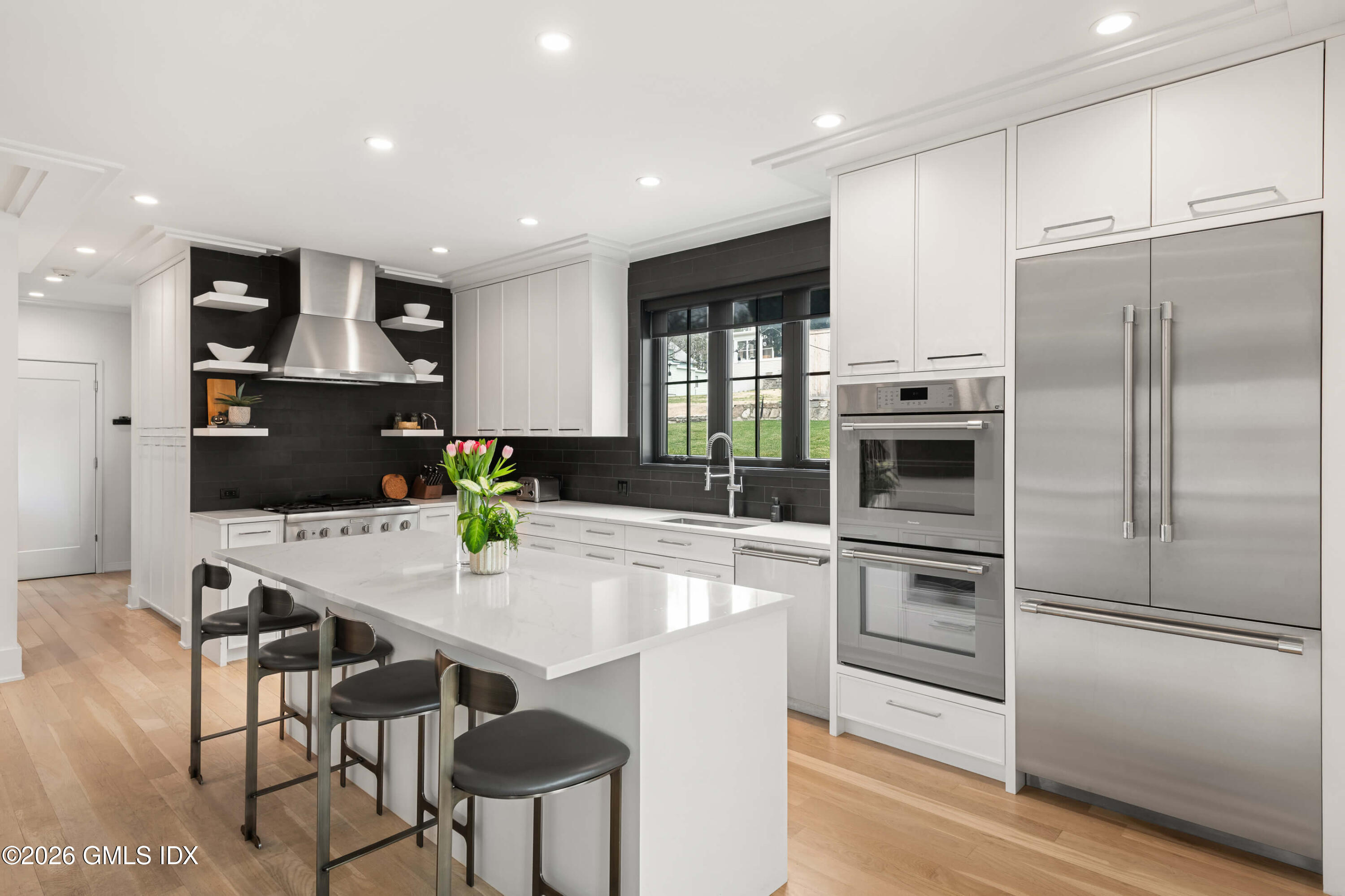 40 Richmondville Avenue