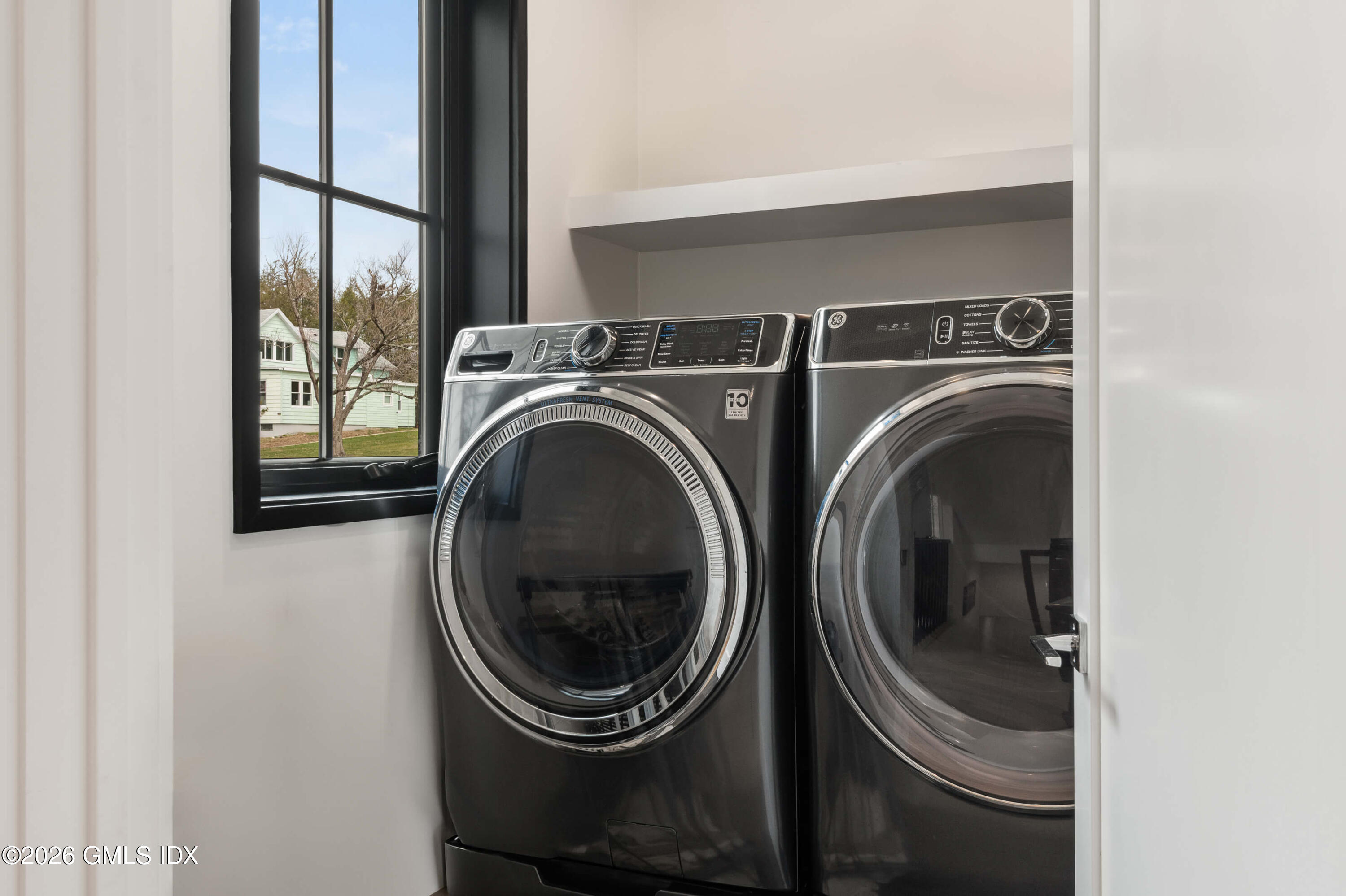 40 Richmondville Avenue