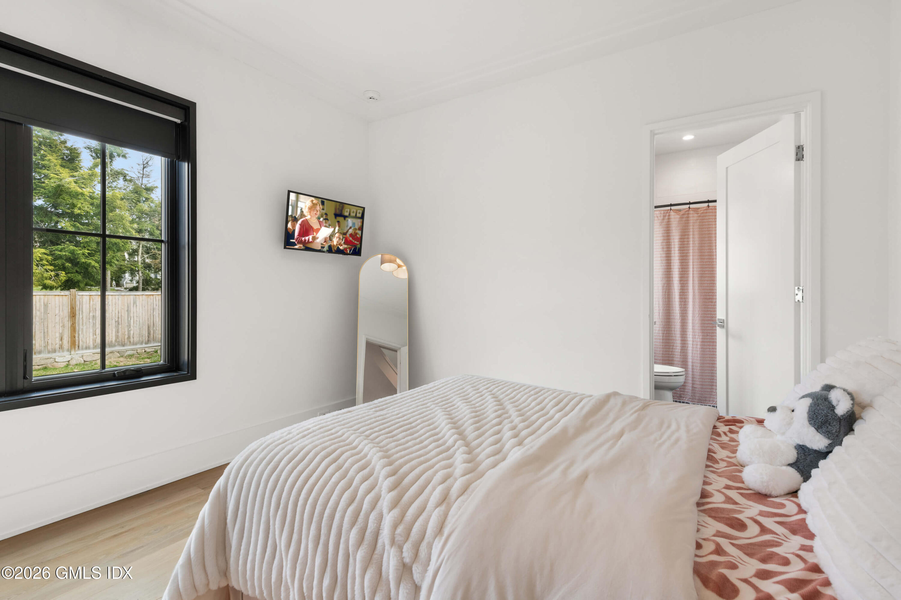 40 Richmondville Avenue