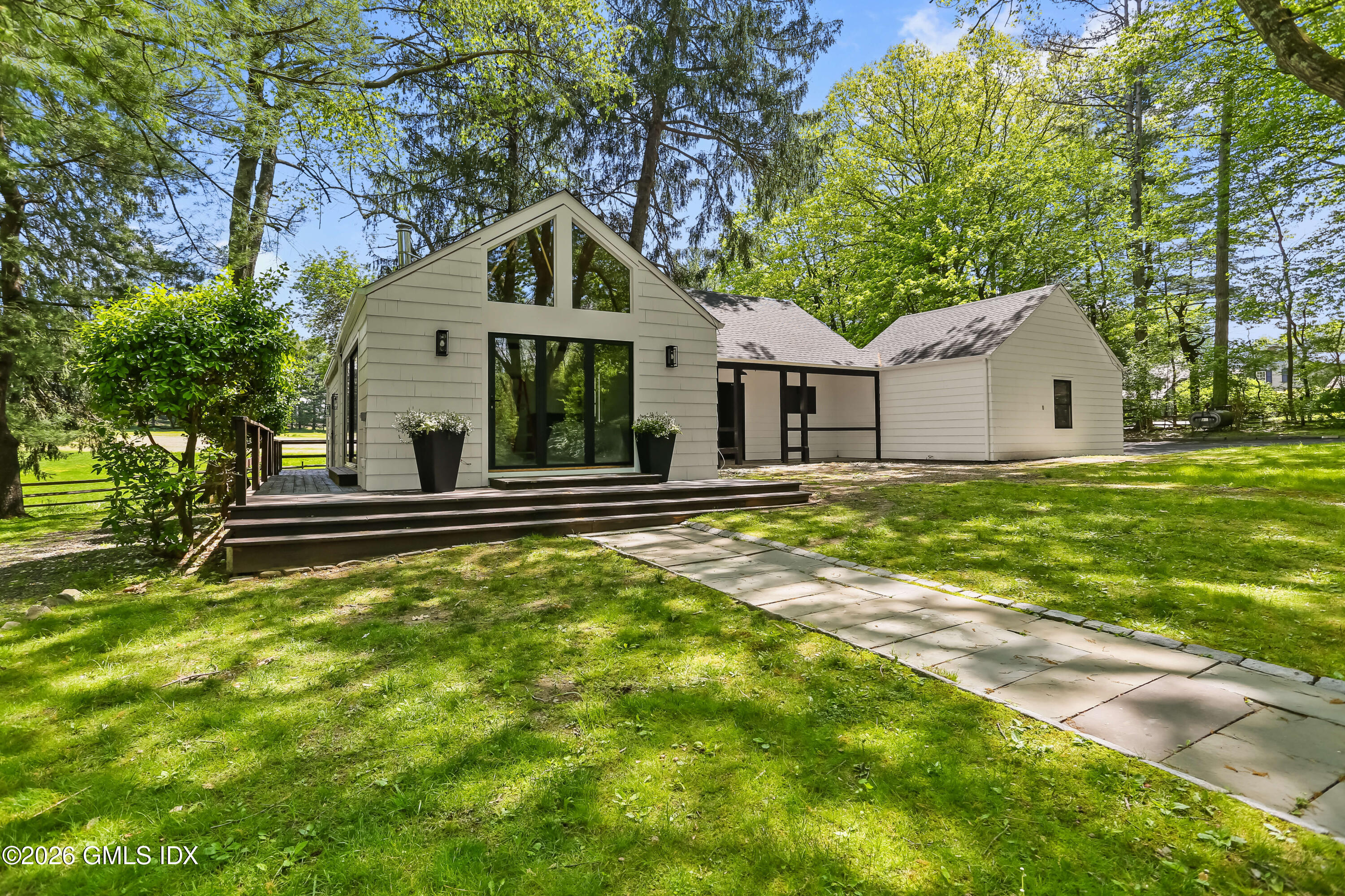 530 Round Hill Road