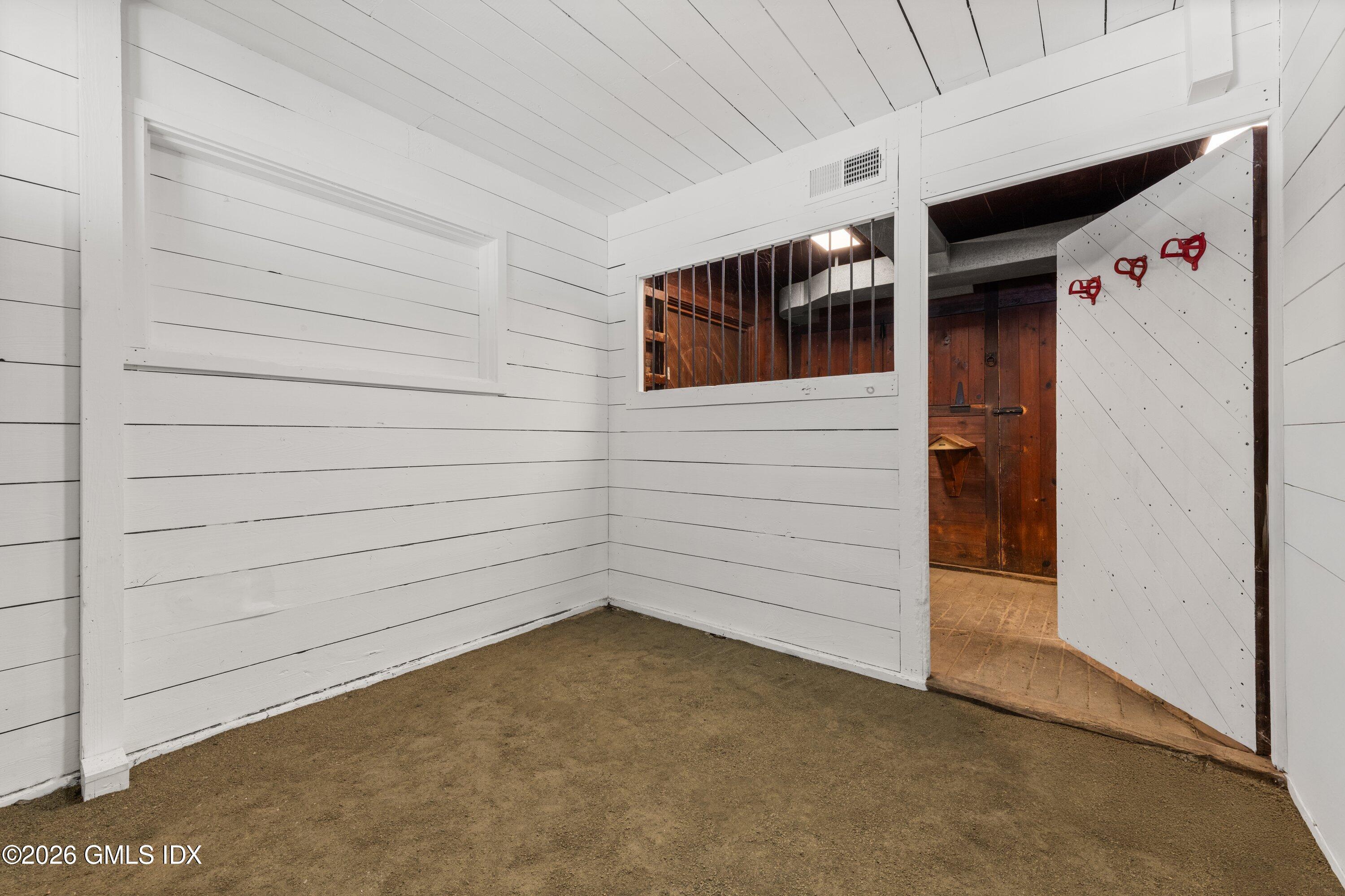 530 Round Hill Road
