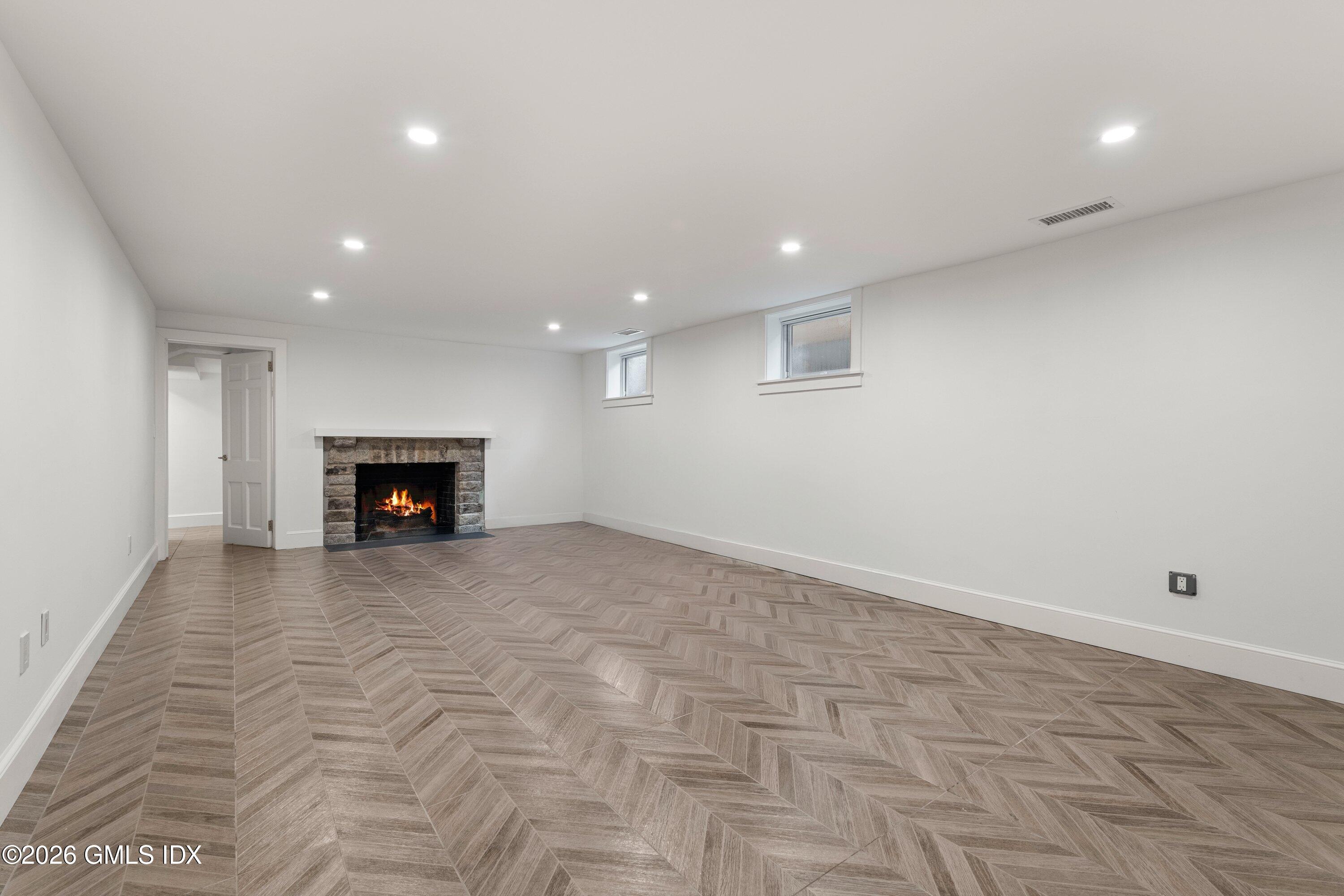 530 Round Hill Road