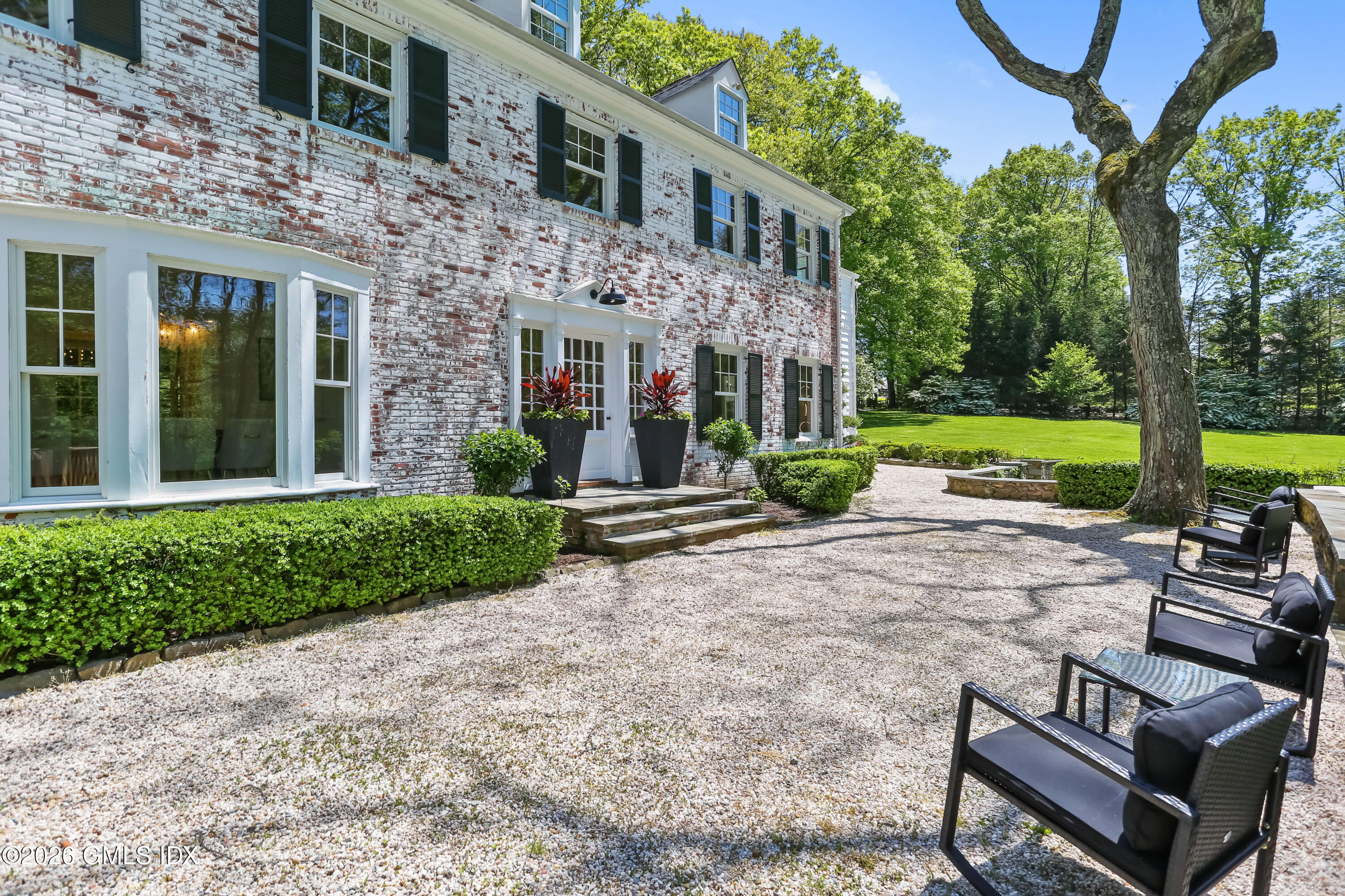 530 Round Hill Road