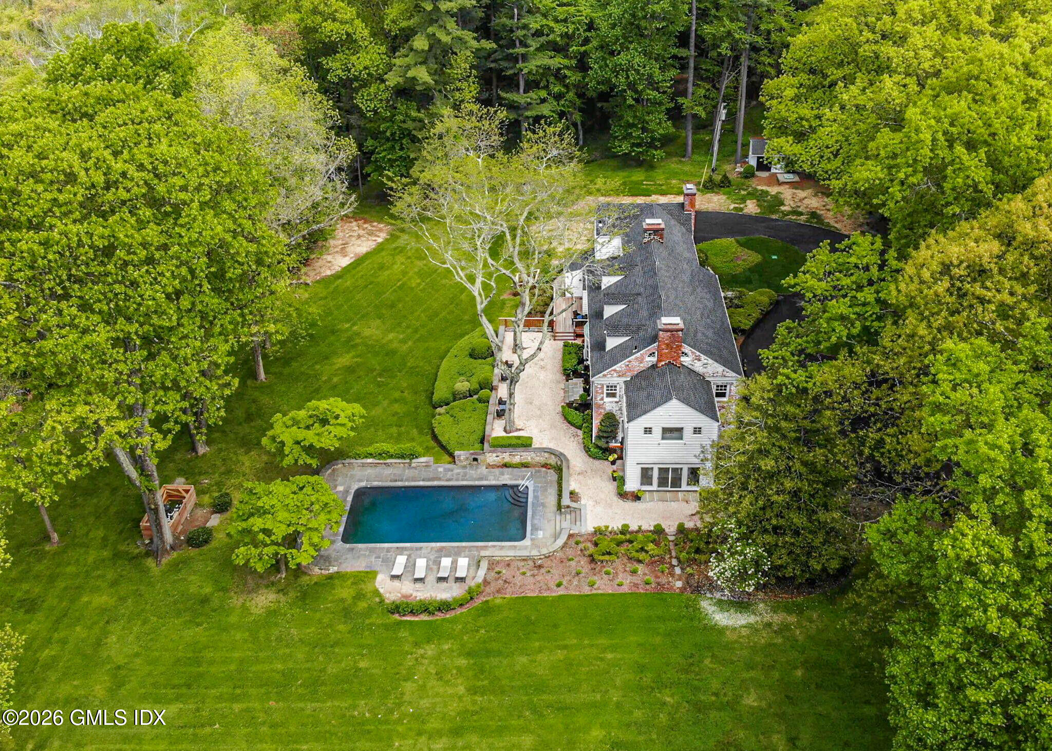 530 Round Hill Road