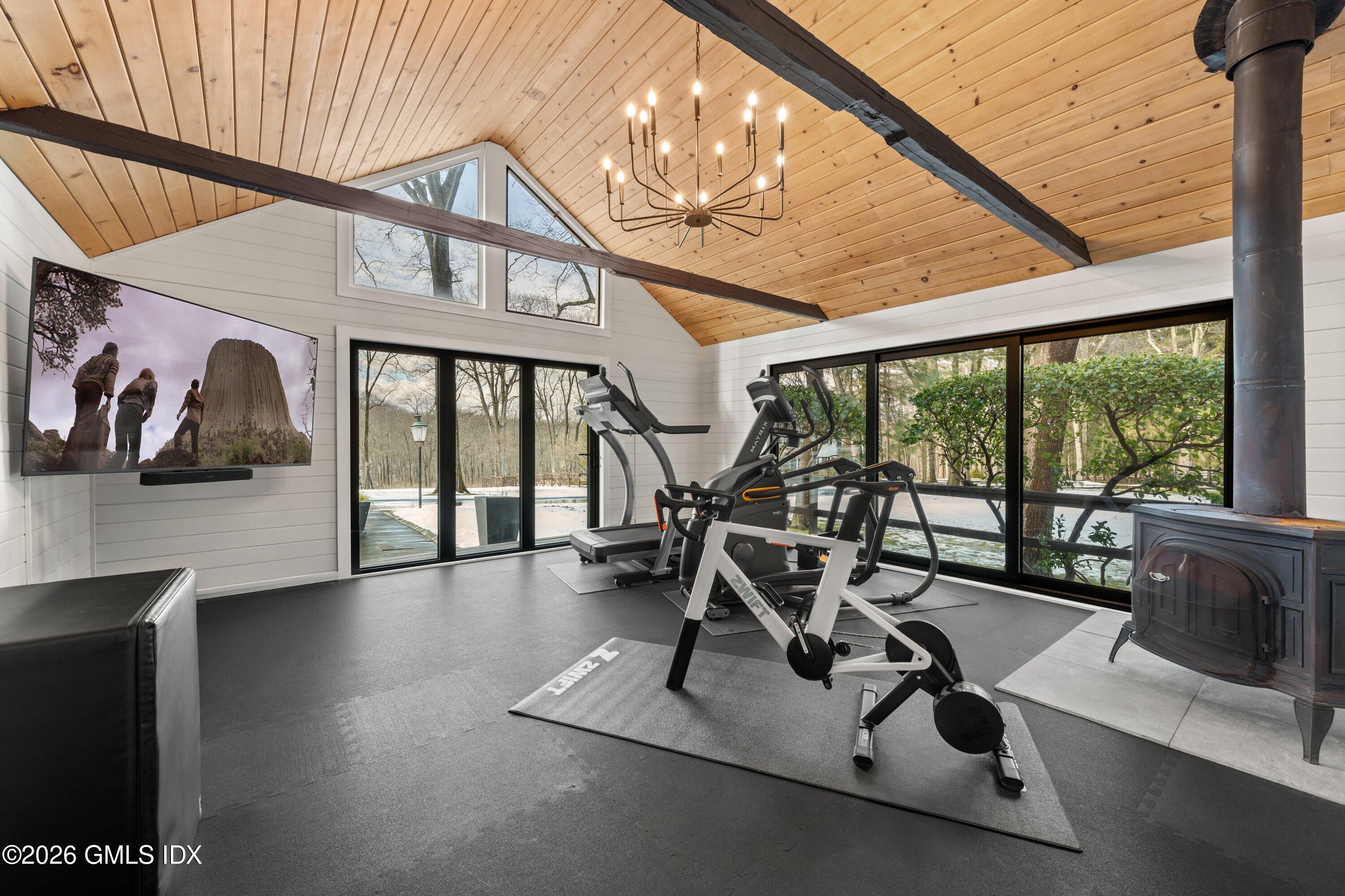 530 Round Hill Road