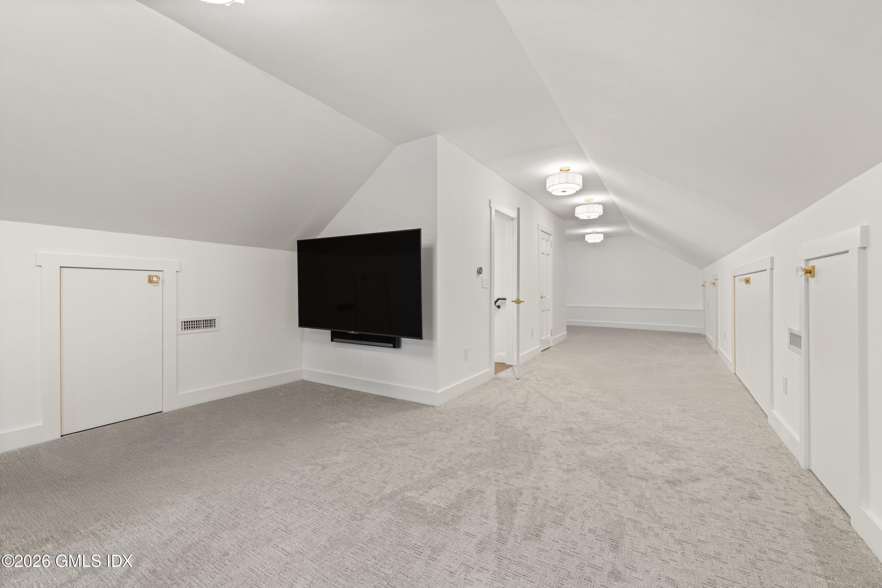 530 Round Hill Road