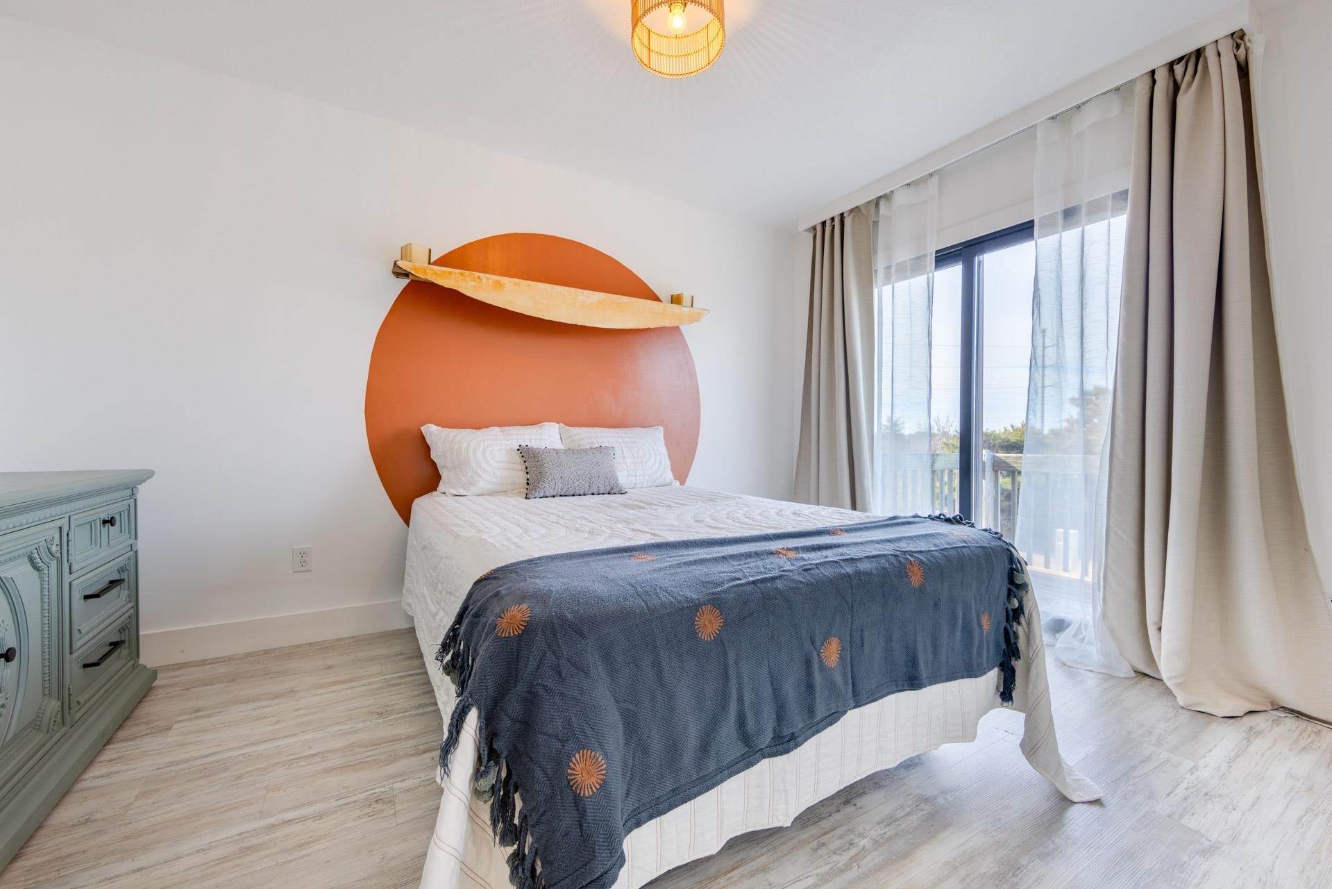 128 W Kitty Hawk Rd, Kitty Hawk