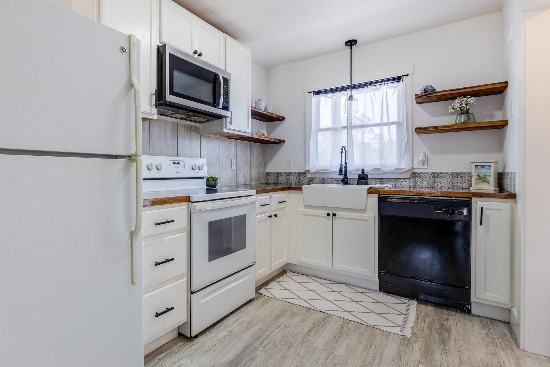 128 W Kitty Hawk Rd, Kitty Hawk