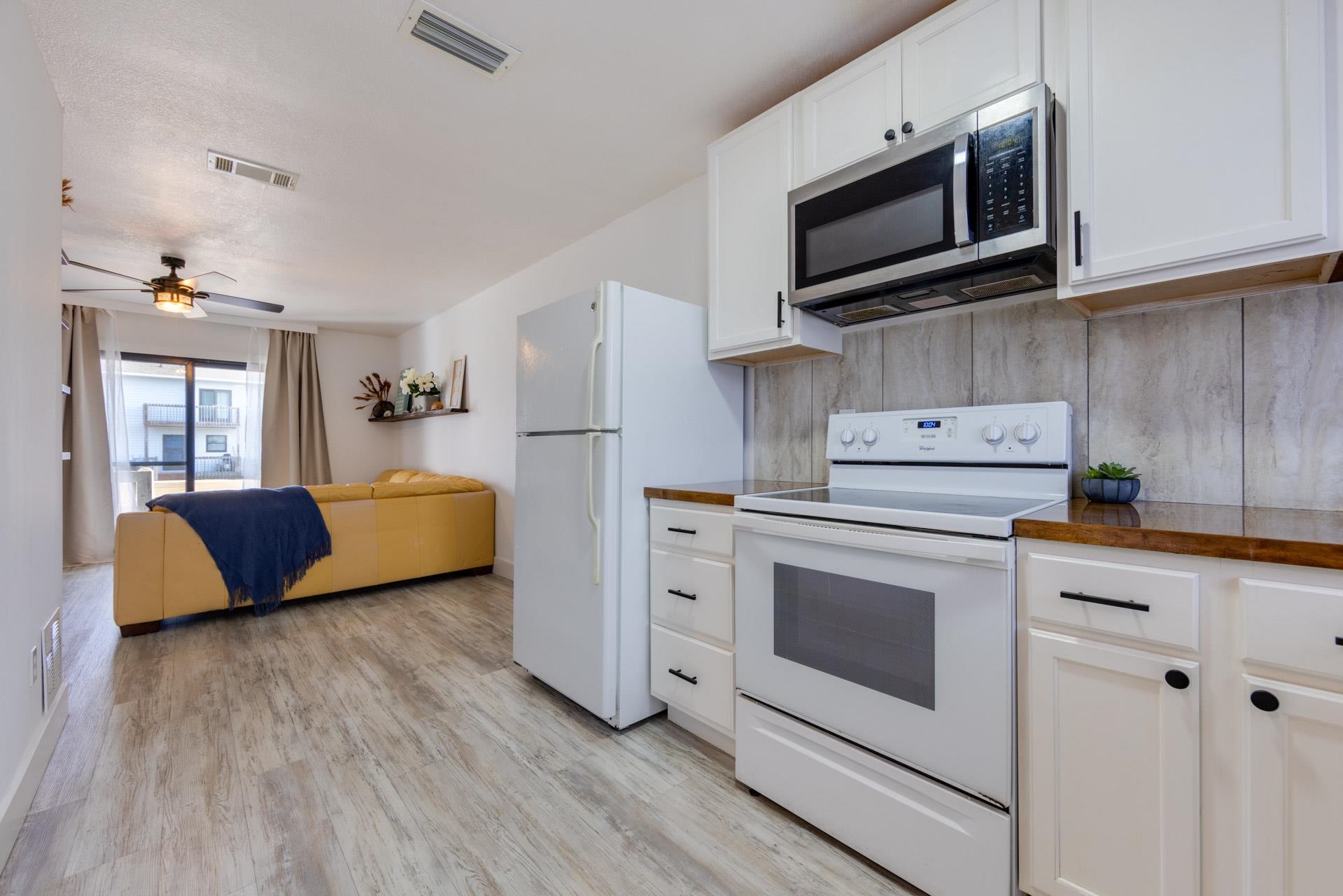 128 W Kitty Hawk Rd, Kitty Hawk