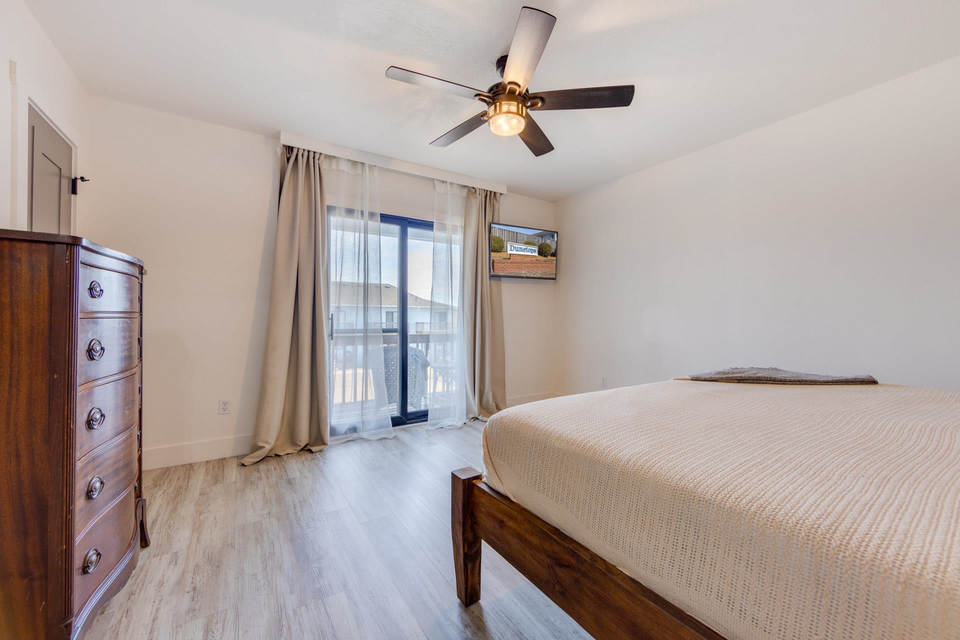 128 W Kitty Hawk Rd, Kitty Hawk