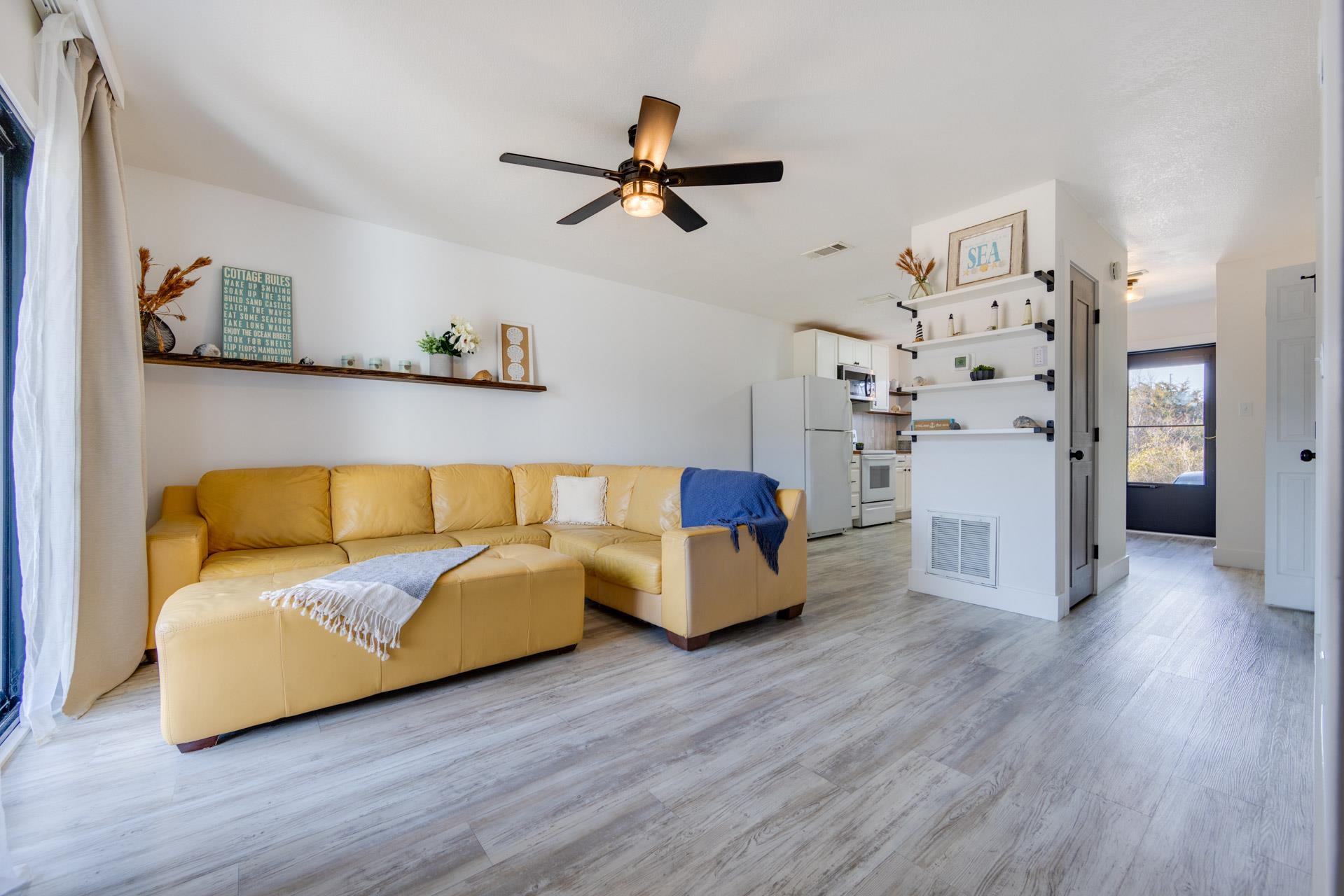 128 W Kitty Hawk Rd, Kitty Hawk