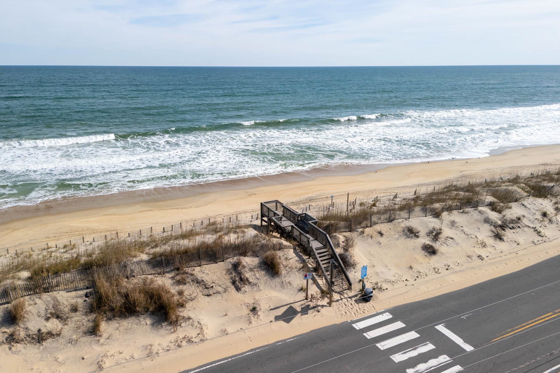 128 W Kitty Hawk Rd, Kitty Hawk