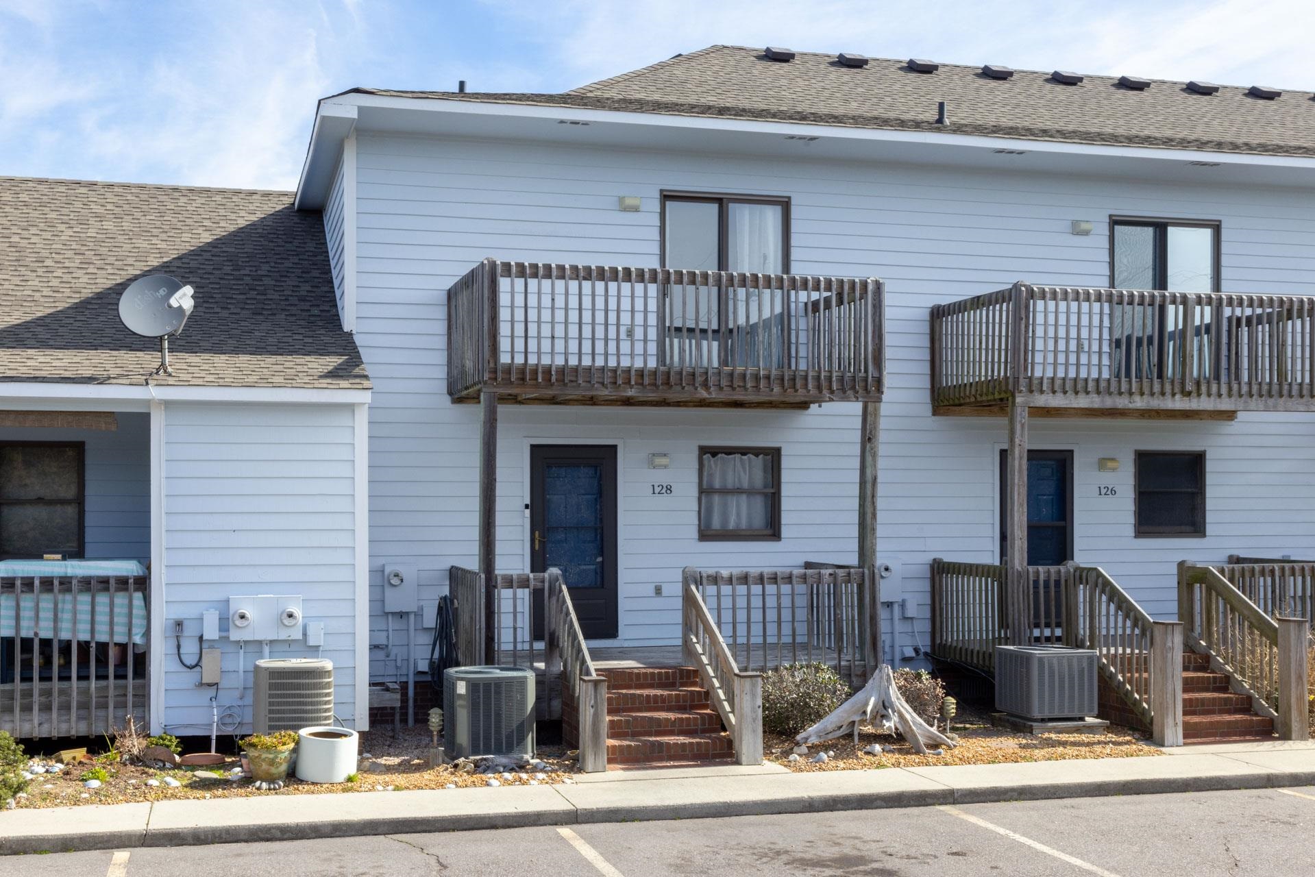 128 W Kitty Hawk Rd, Kitty Hawk