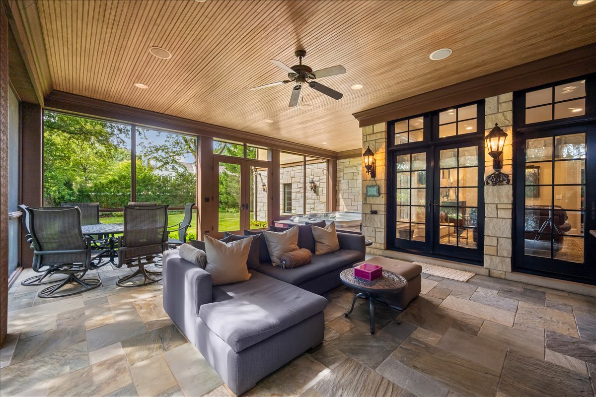 1098 Sheridan Road