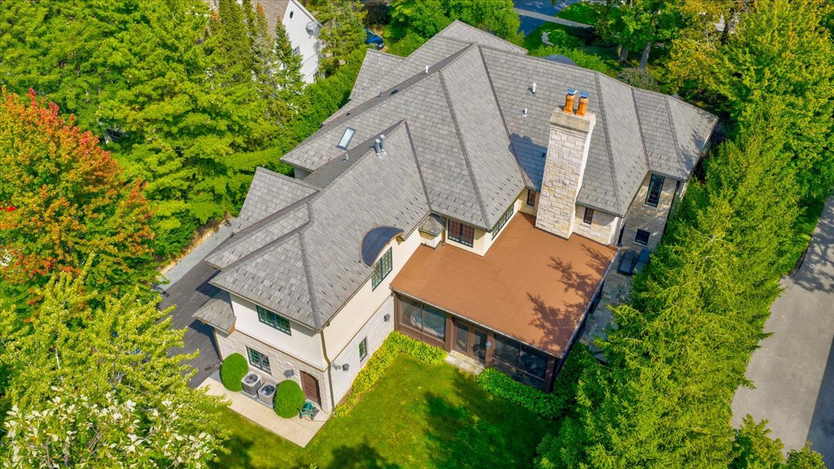 1098 Sheridan Road