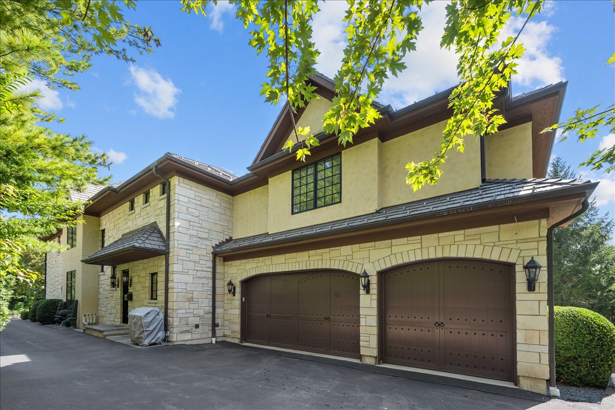 1098 Sheridan Road