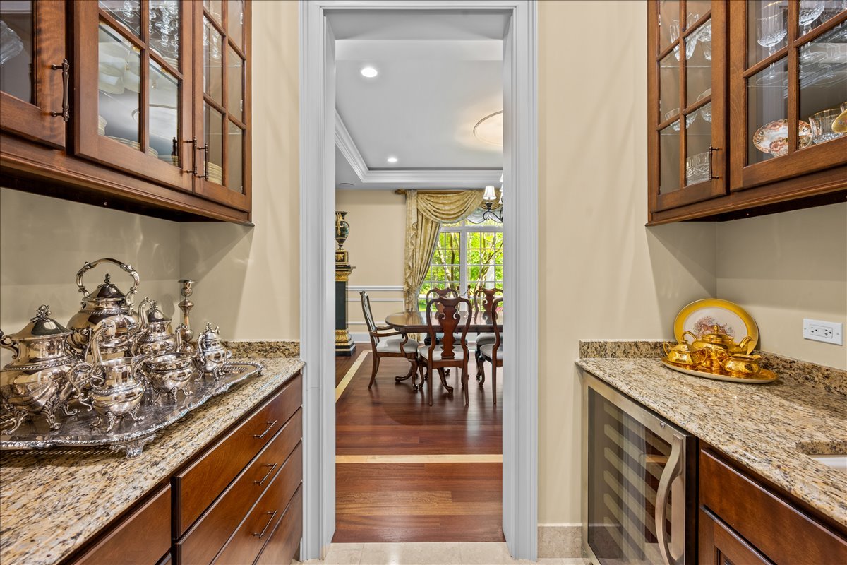 1098 Sheridan Road