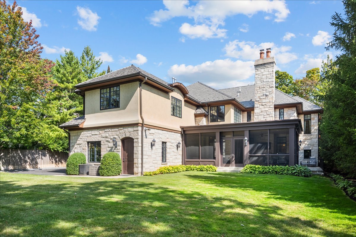 1098 Sheridan Road