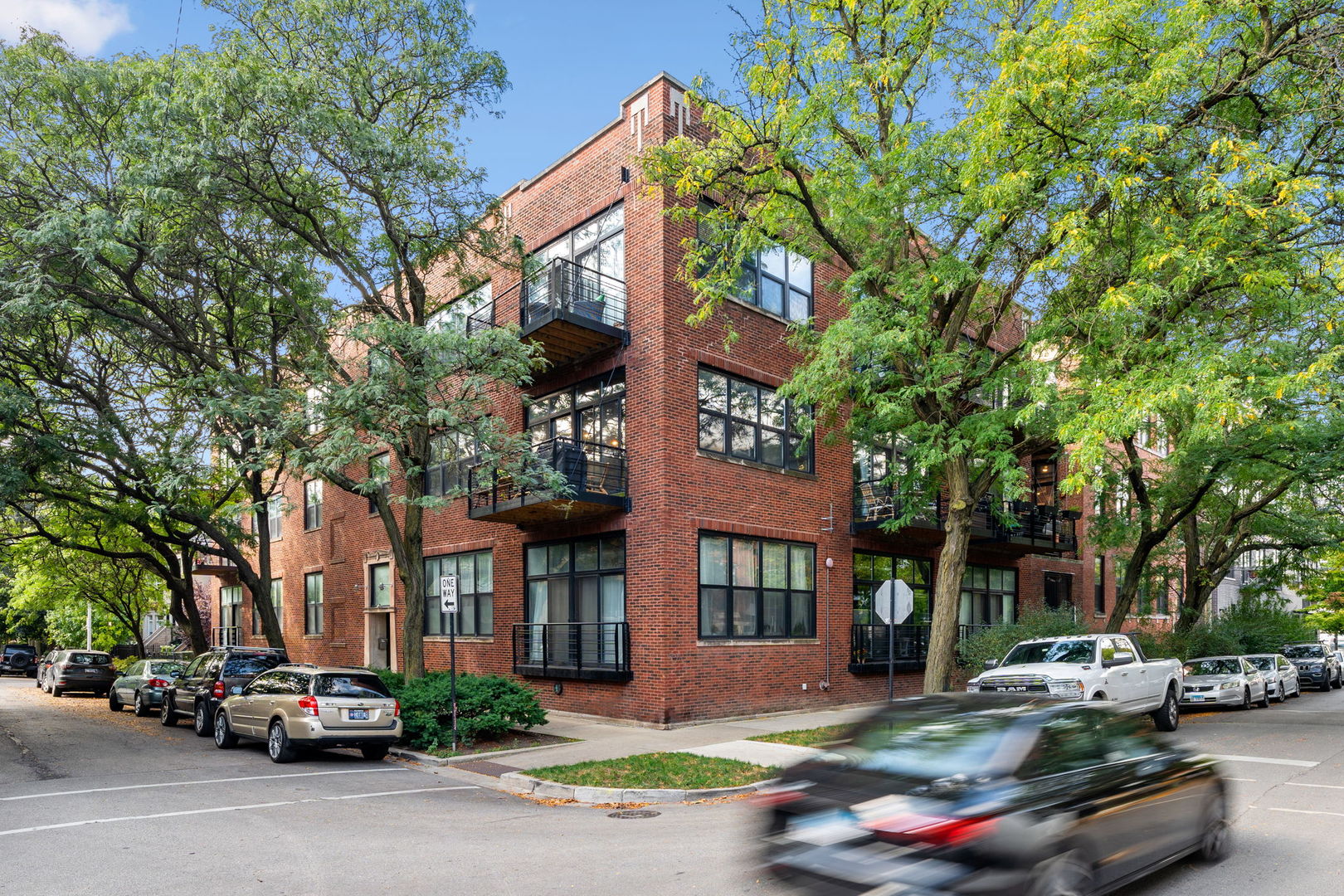 1670 N Claremont Avenue Unit: 207