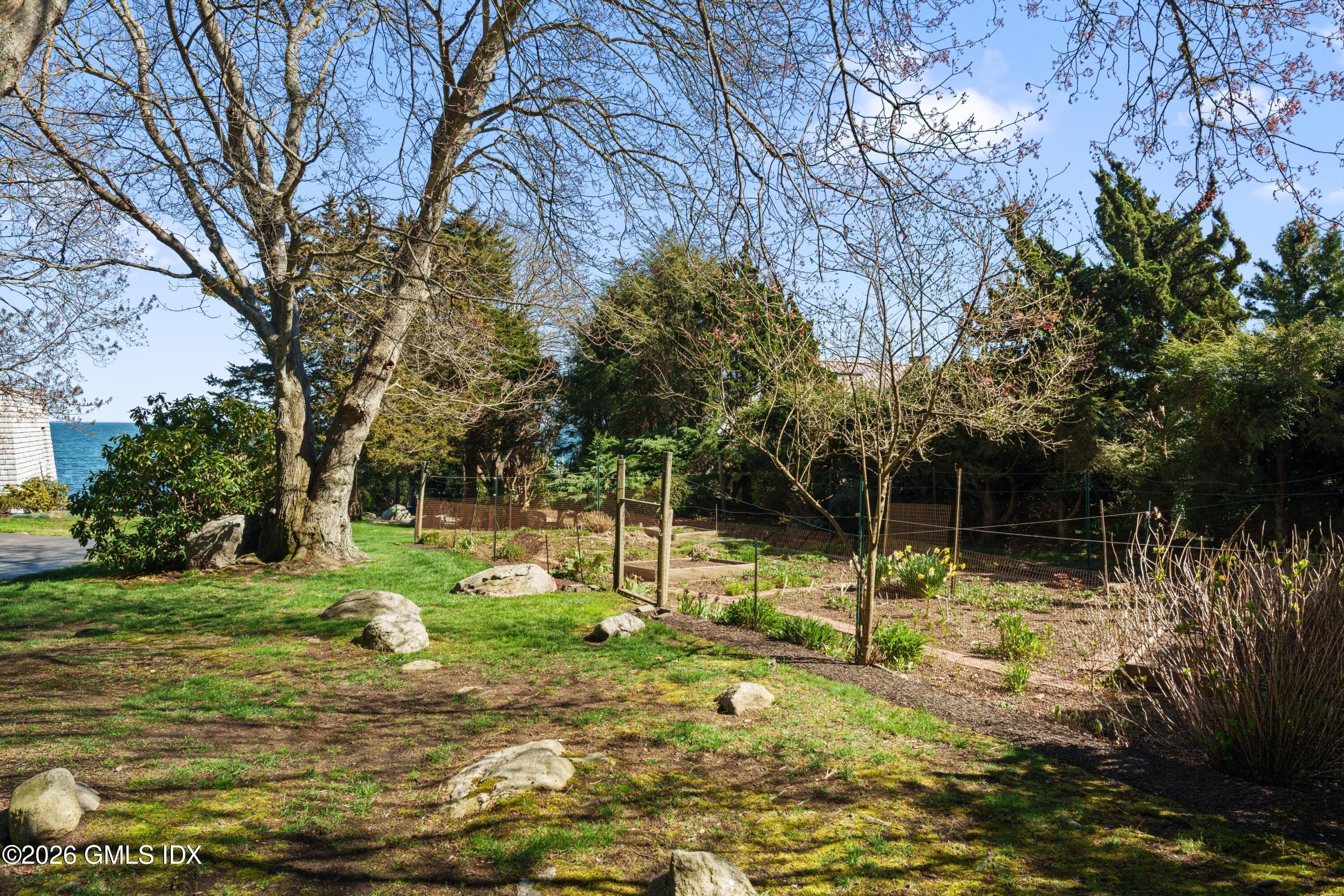 39 Chippechaug Trail