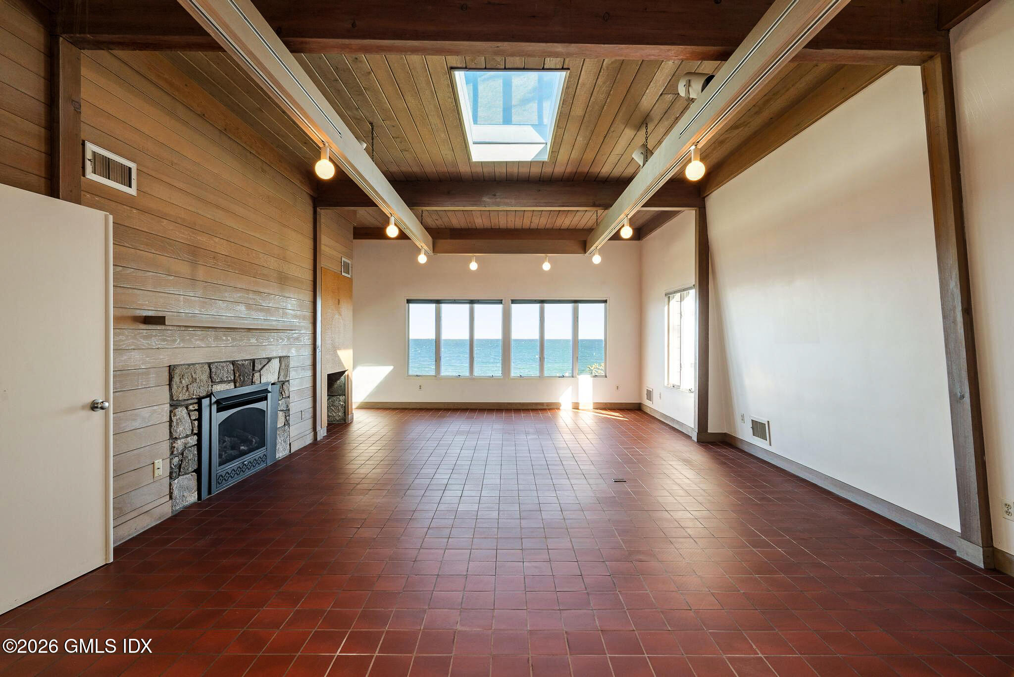 39 Chippechaug Trail