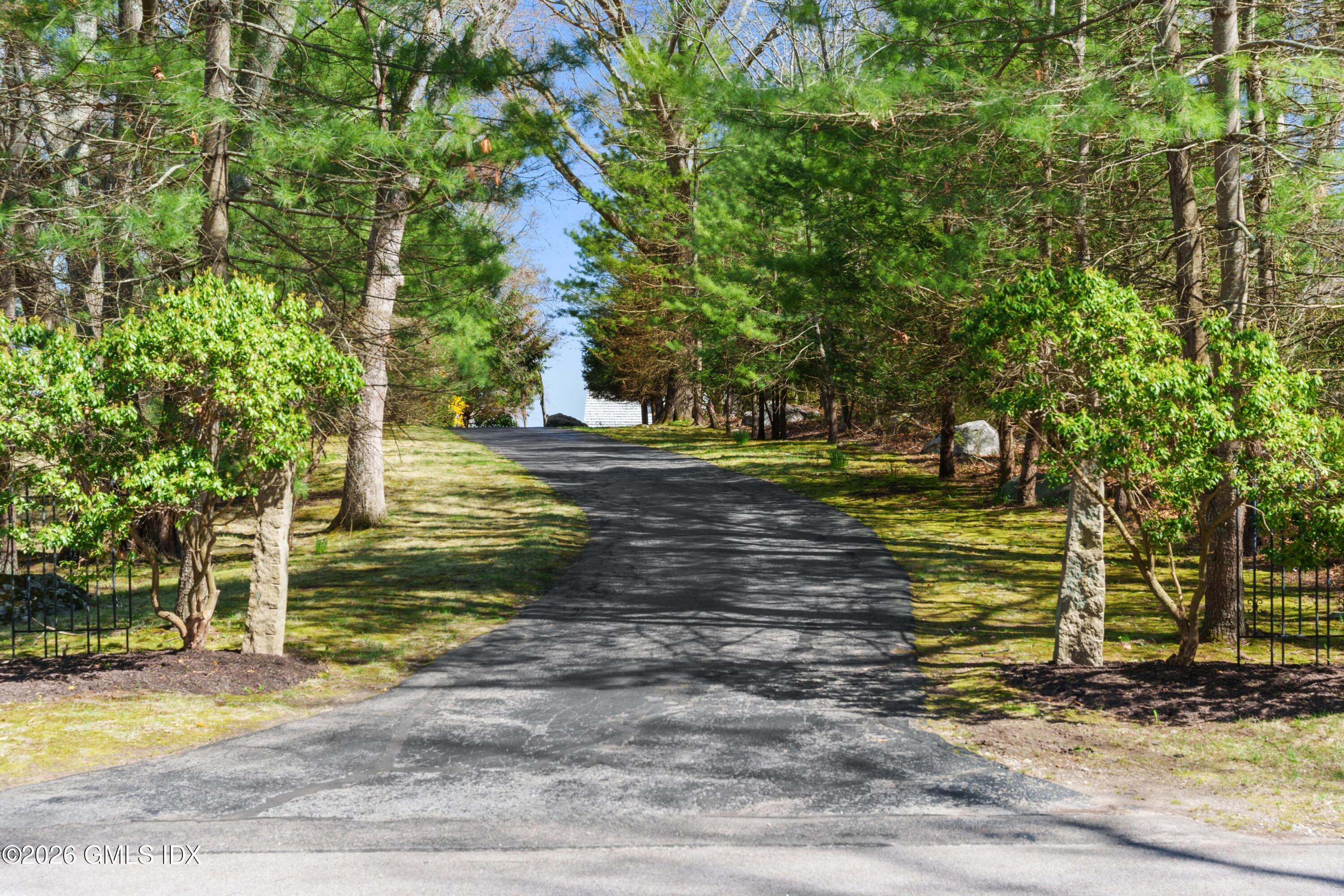 39 Chippechaug Trail