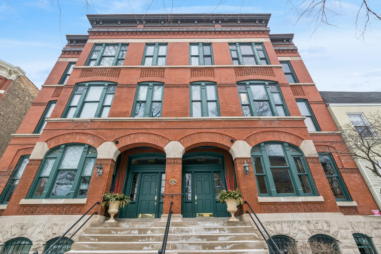 1807 N ORLEANS Street Unit: 1S