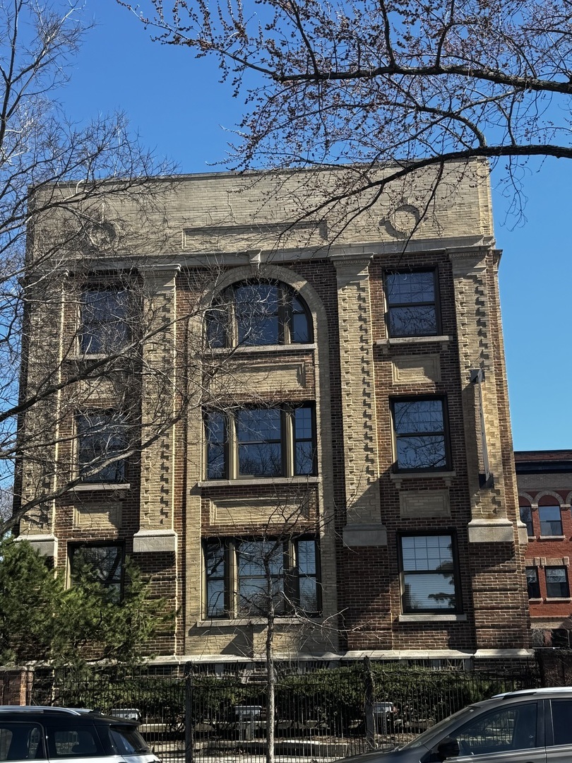 4853 N Ravenswood Avenue Unit: 3